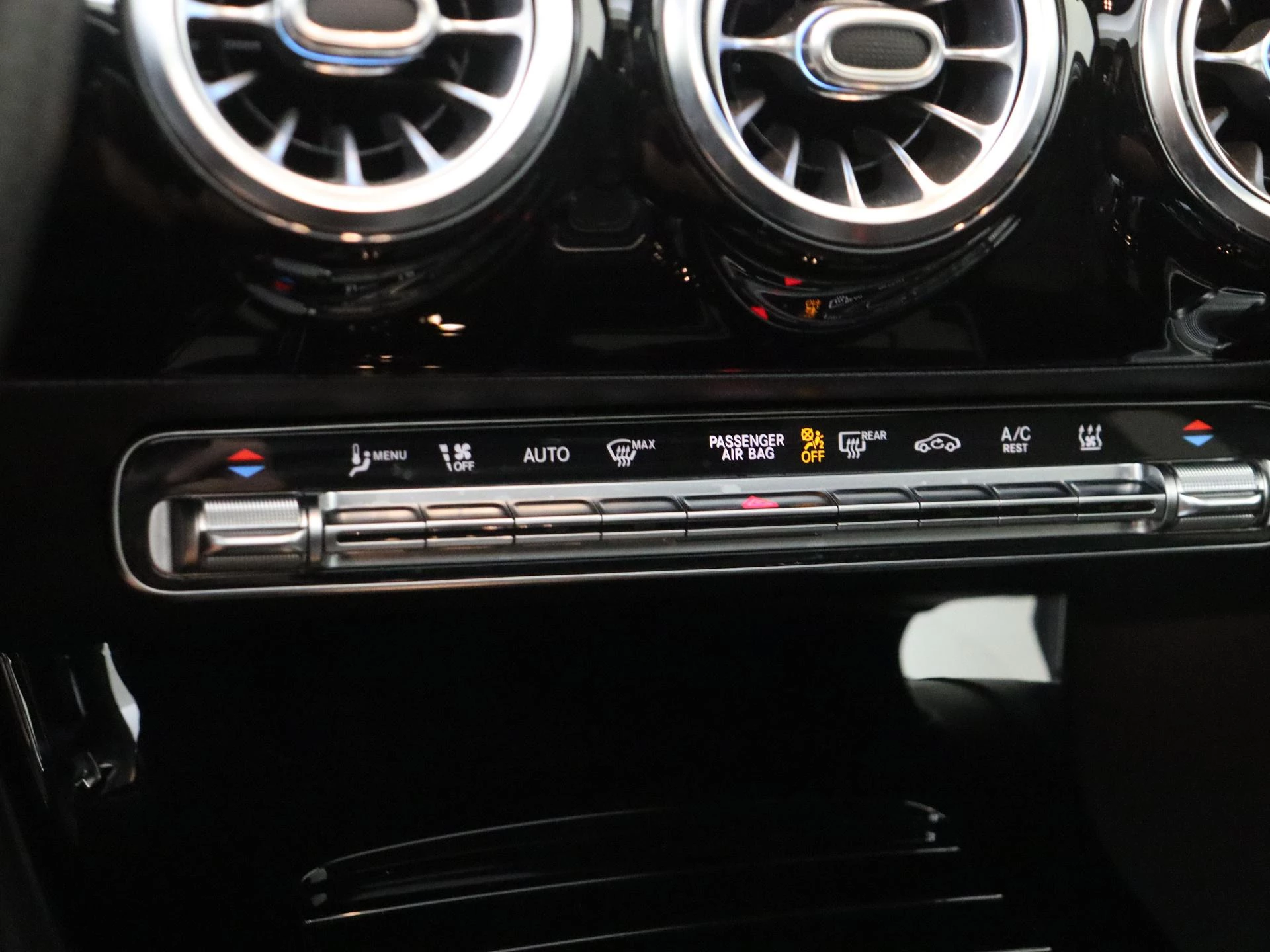 Mercedes-Benz-CLA-image-19