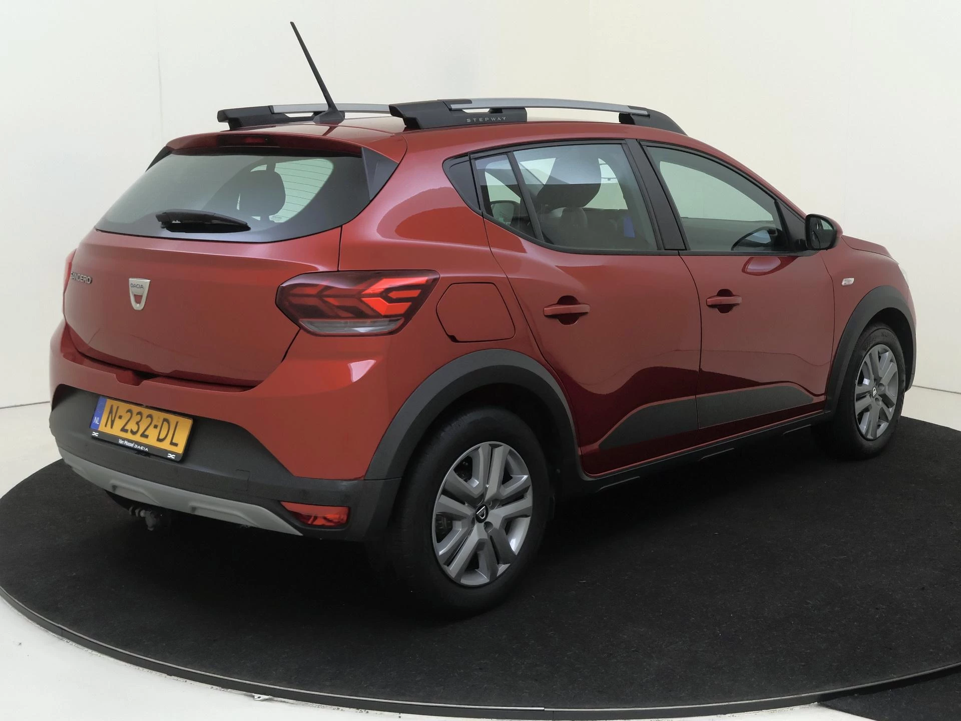 Dacia-Sandero Stepway-image-3