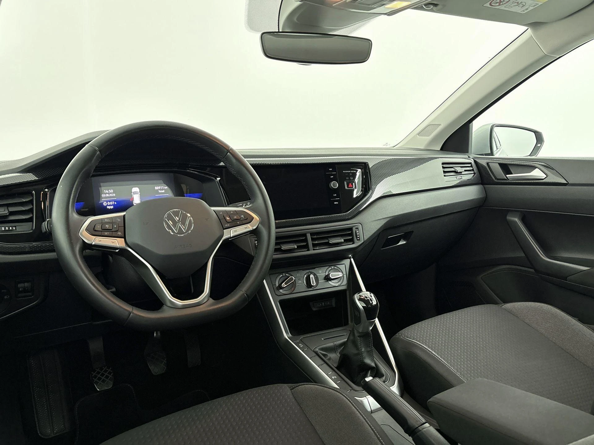 Volkswagen-Polo-image-12