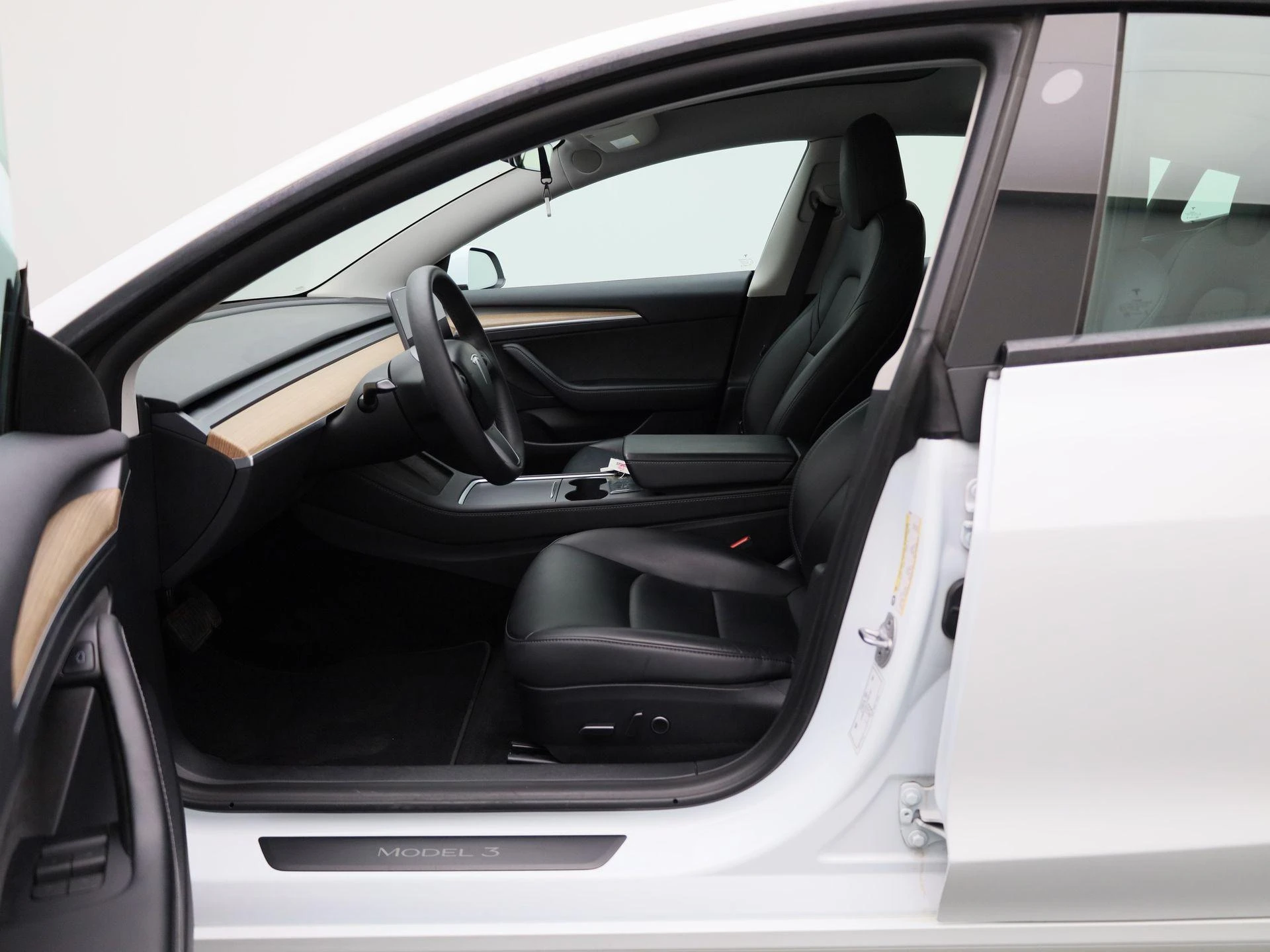 Tesla-Model 3-image-9