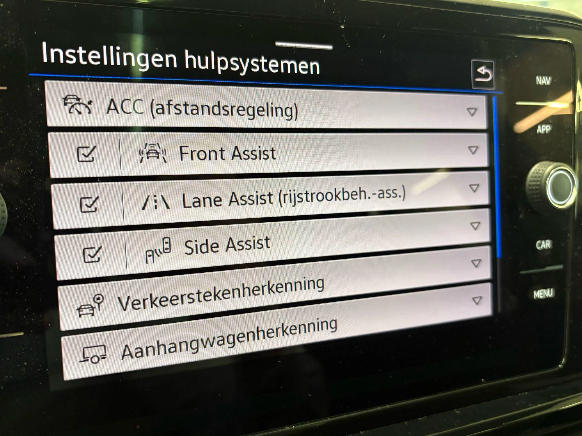 Volkswagen-T-Roc-image-18