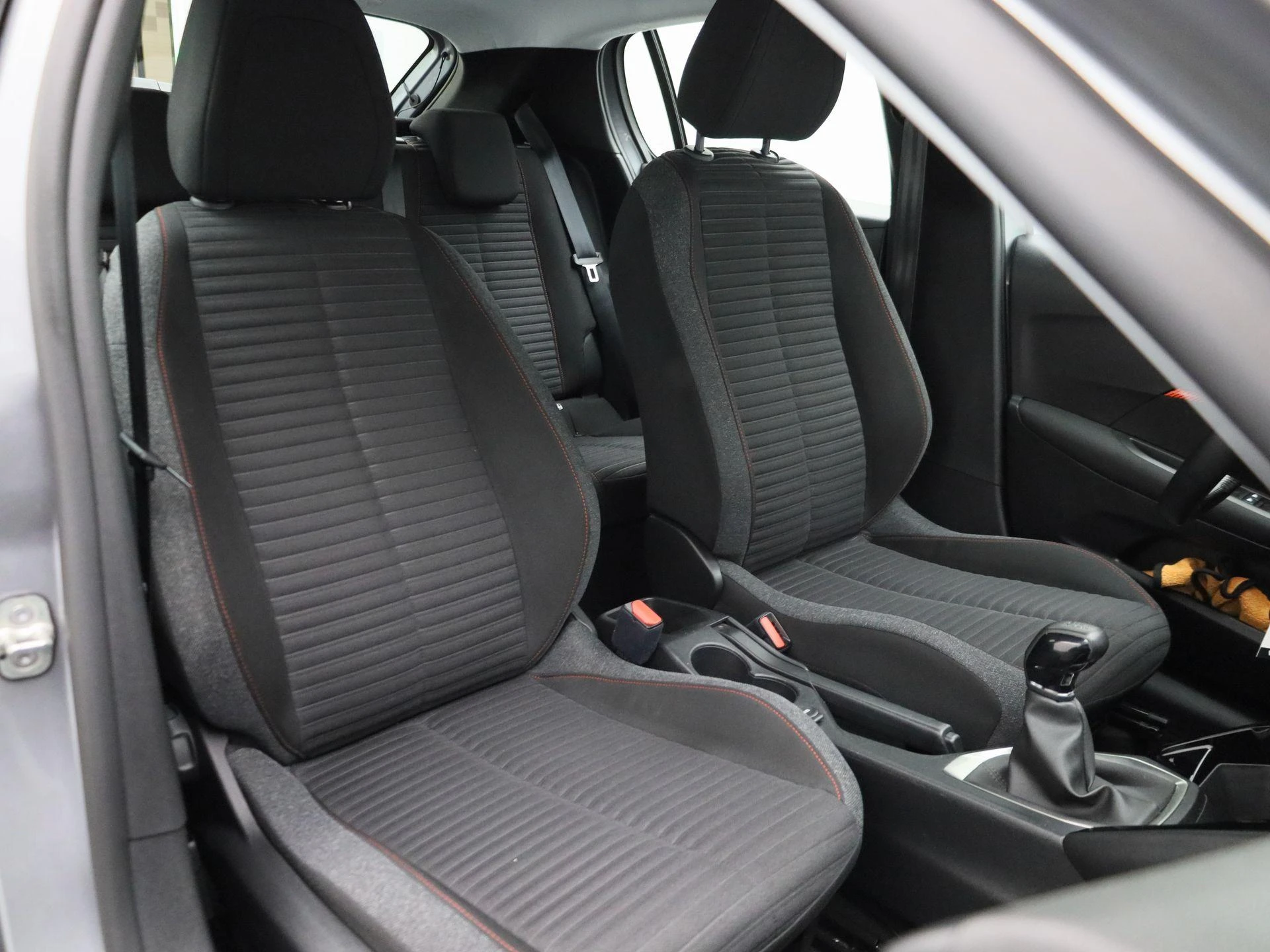 Peugeot-208-image-30