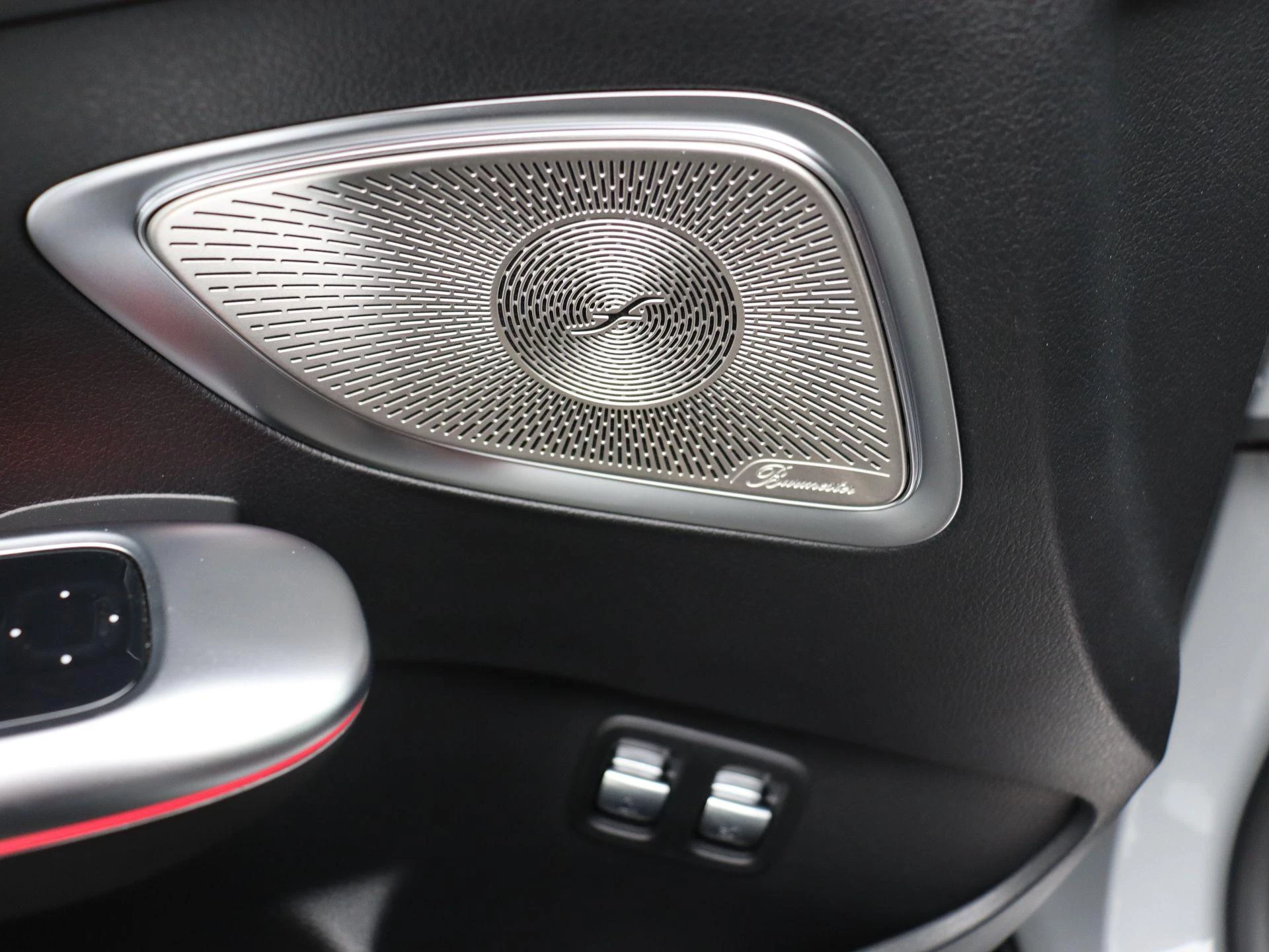 Mercedes-Benz-C-Klasse-image-9