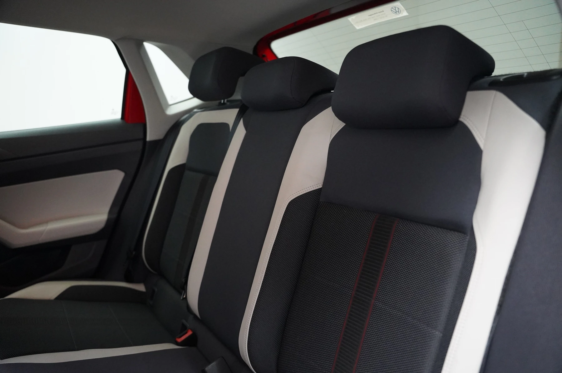 Volkswagen-Polo-image-27
