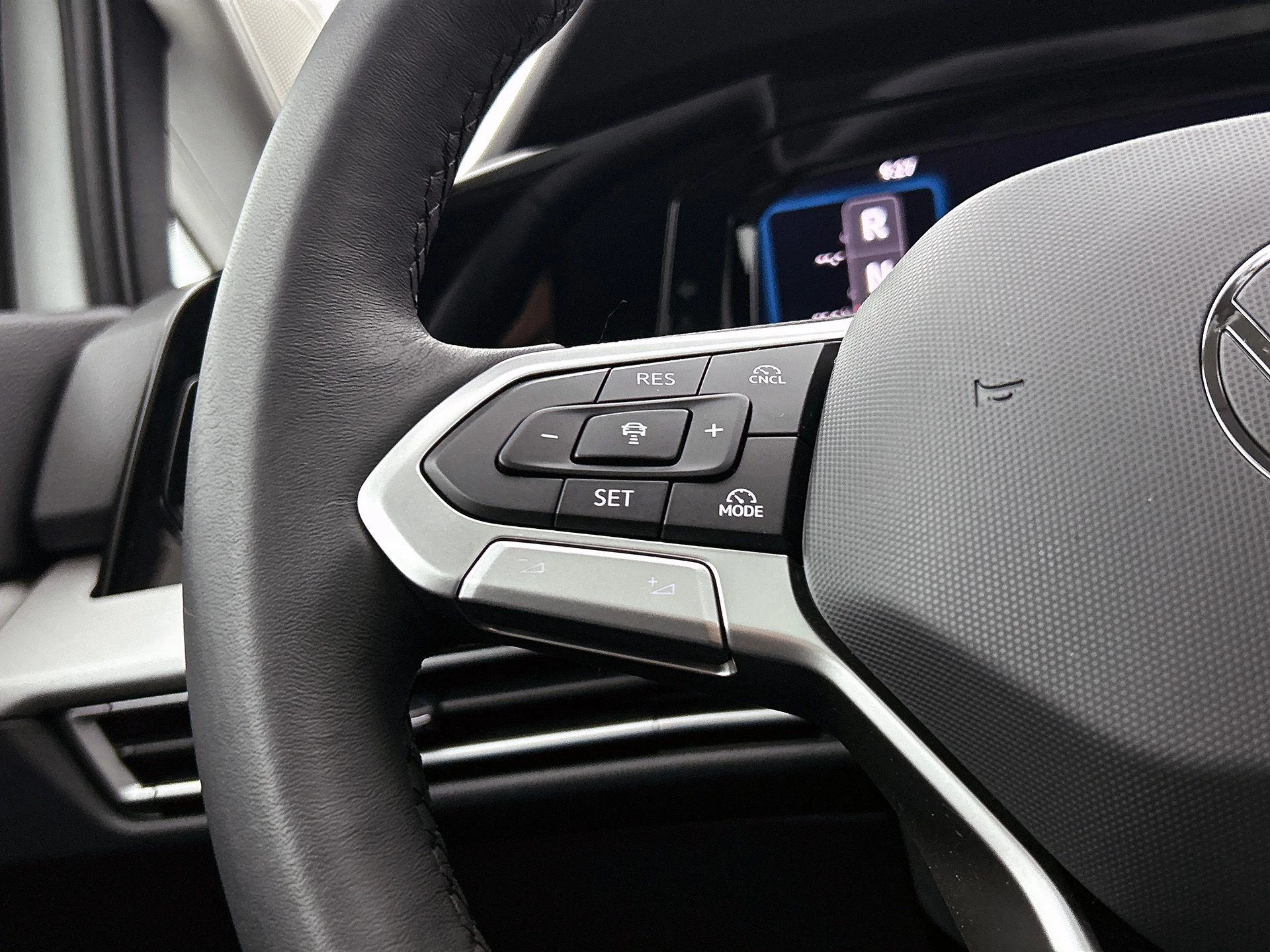 Volkswagen-Golf-image-5