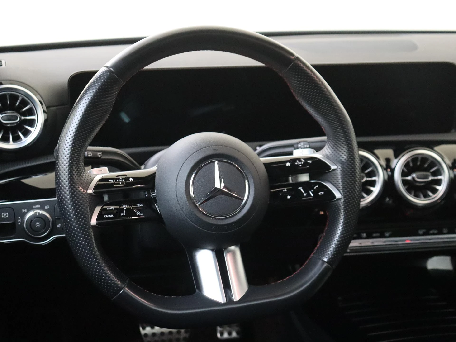 Mercedes-Benz-A-Klasse-image-10