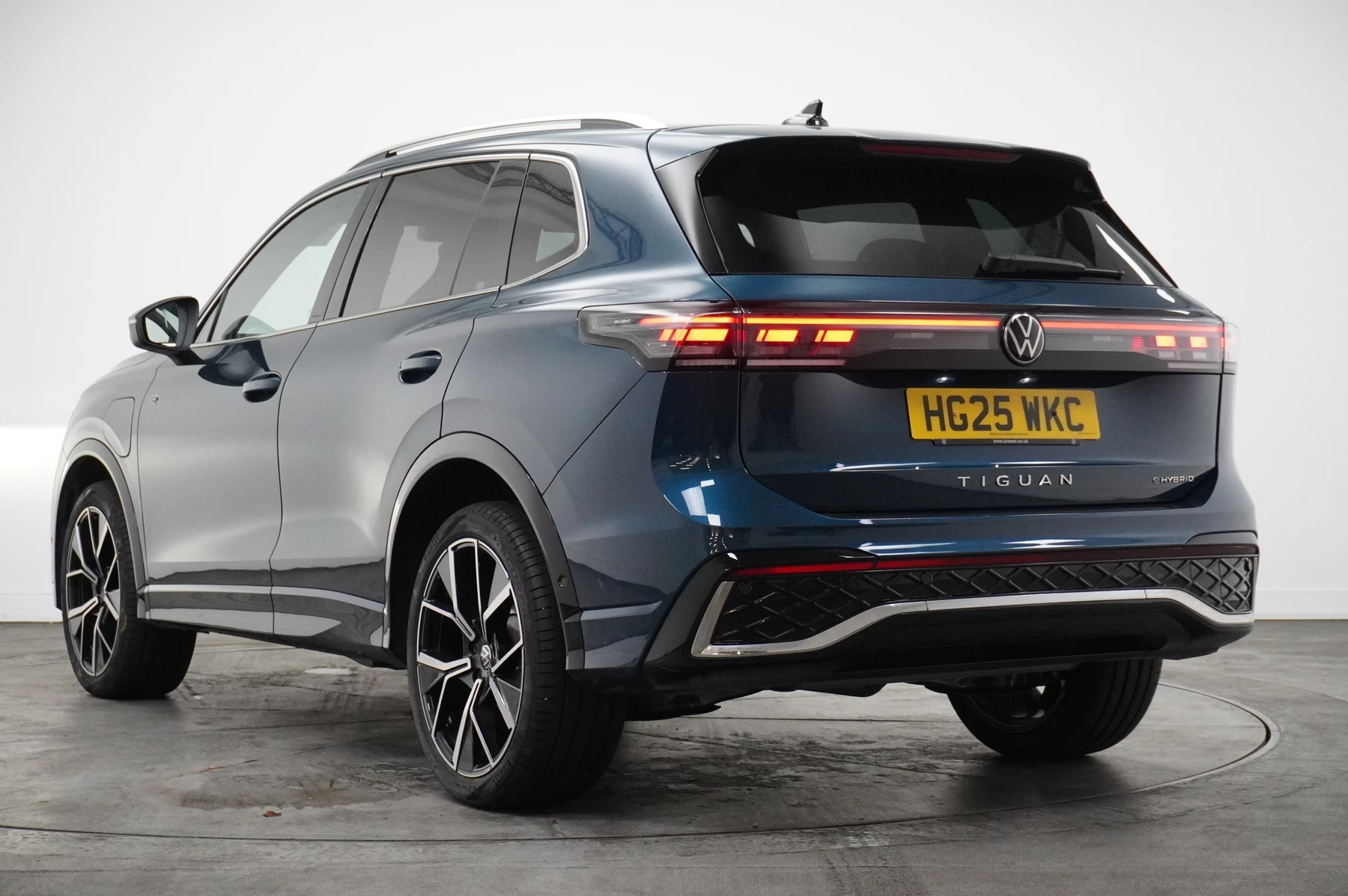 Volkswagen-Tiguan-image-2