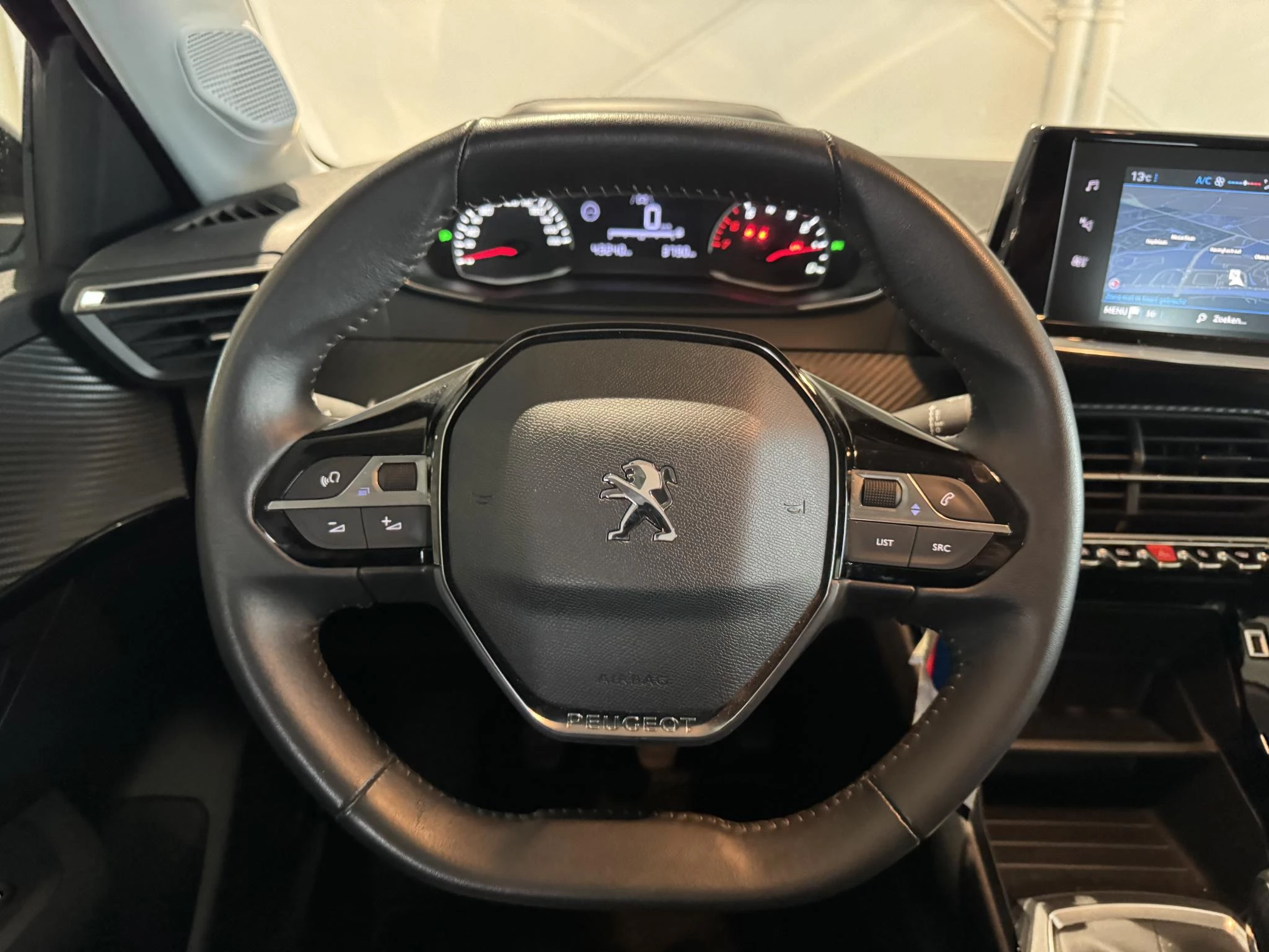 Peugeot-208-image-11