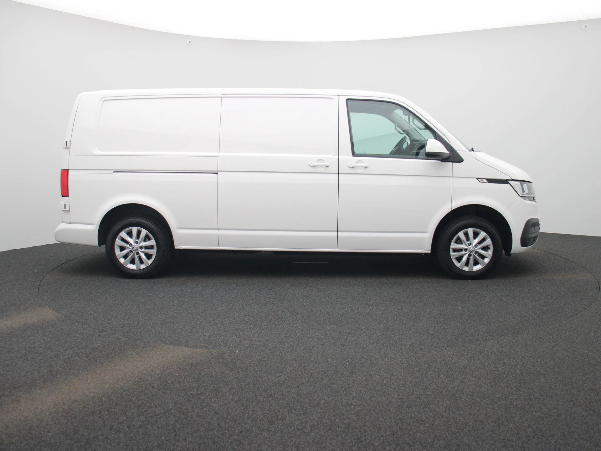 Volkswagen-Transporter-image-5