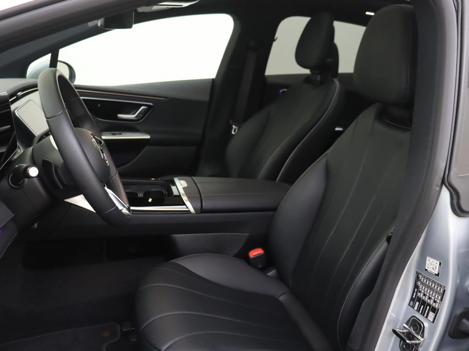 Mercedes-Benz-EQE-image-10