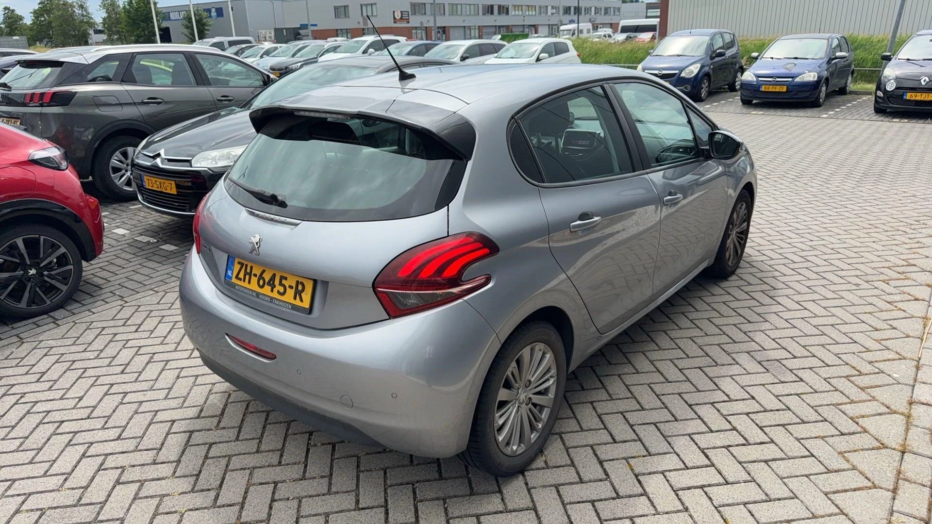 Peugeot 208 Signature