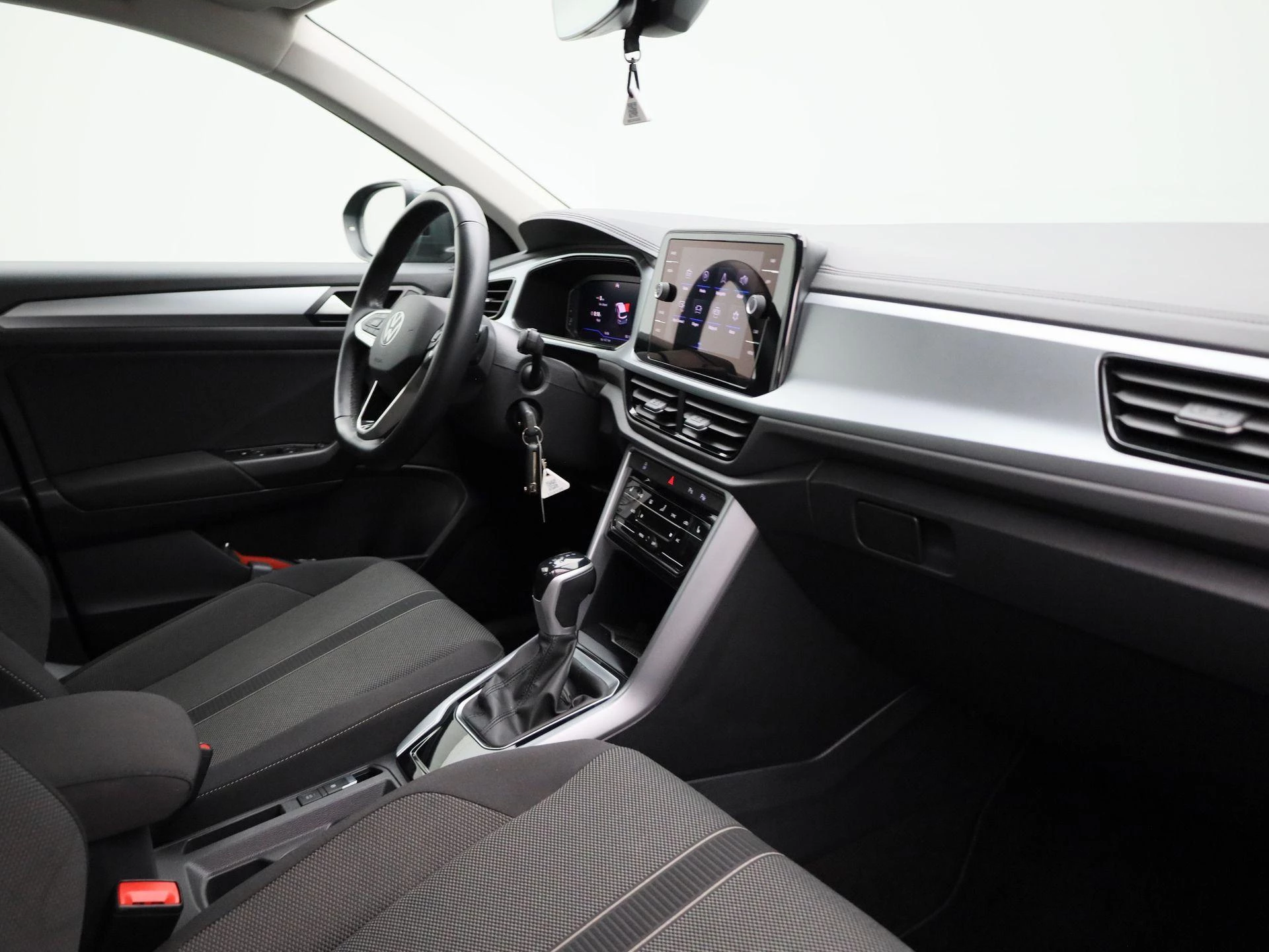 Volkswagen-T-Roc-image-28