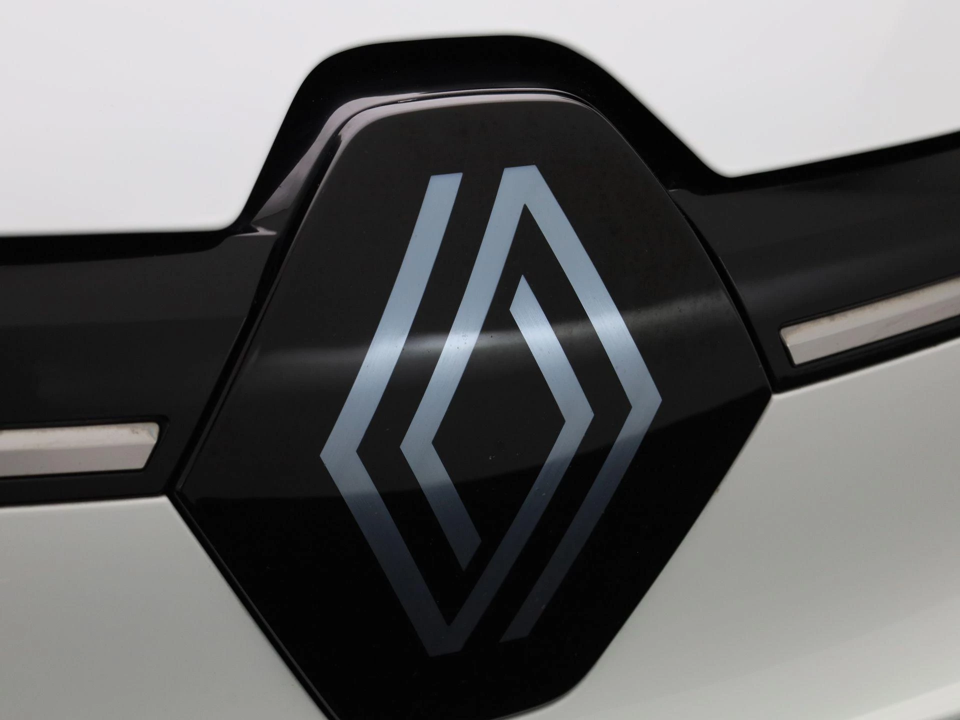 Renault-Megane E-Tech-image-33