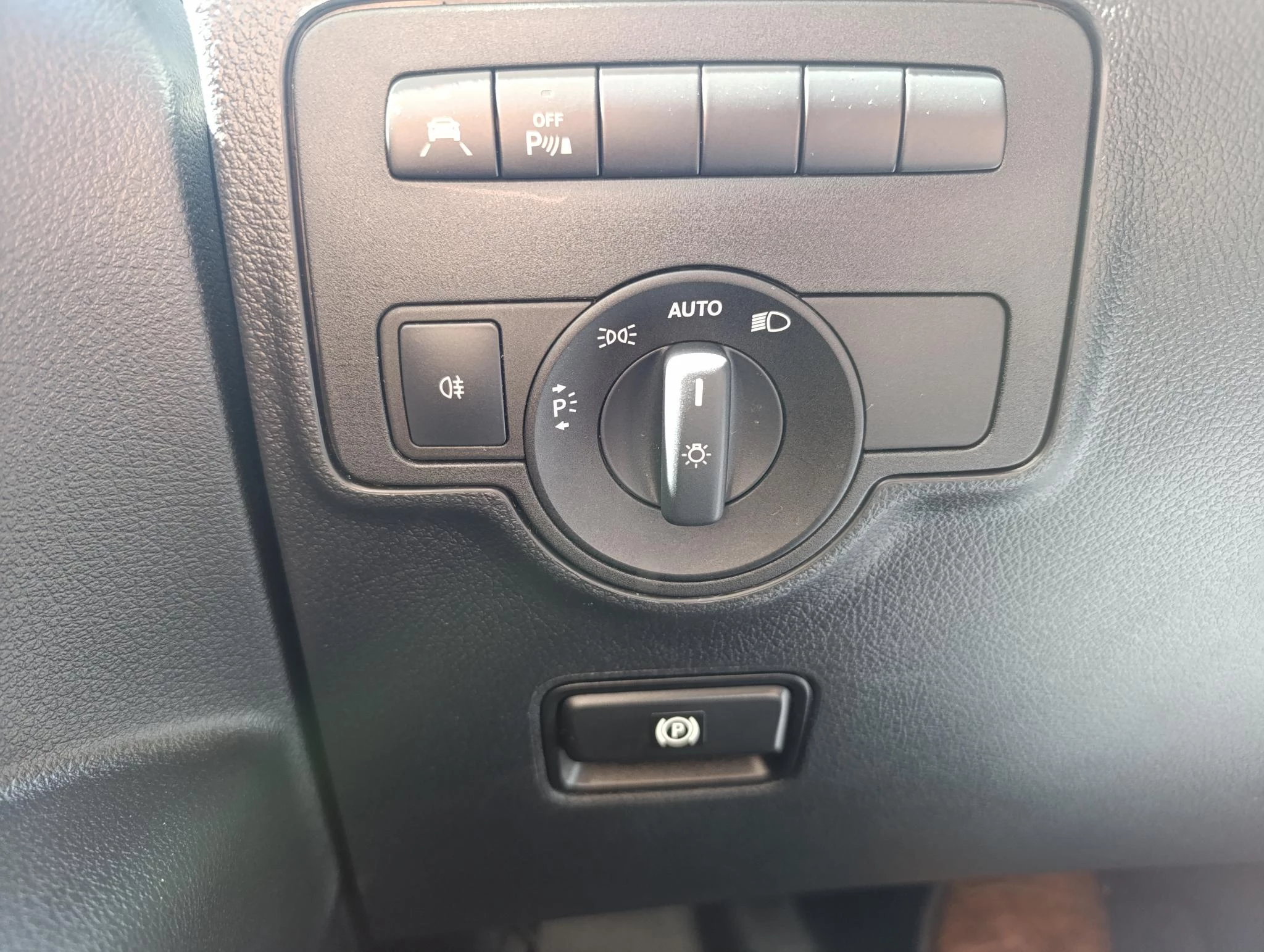 Mercedes-Benz-Vito-image-17