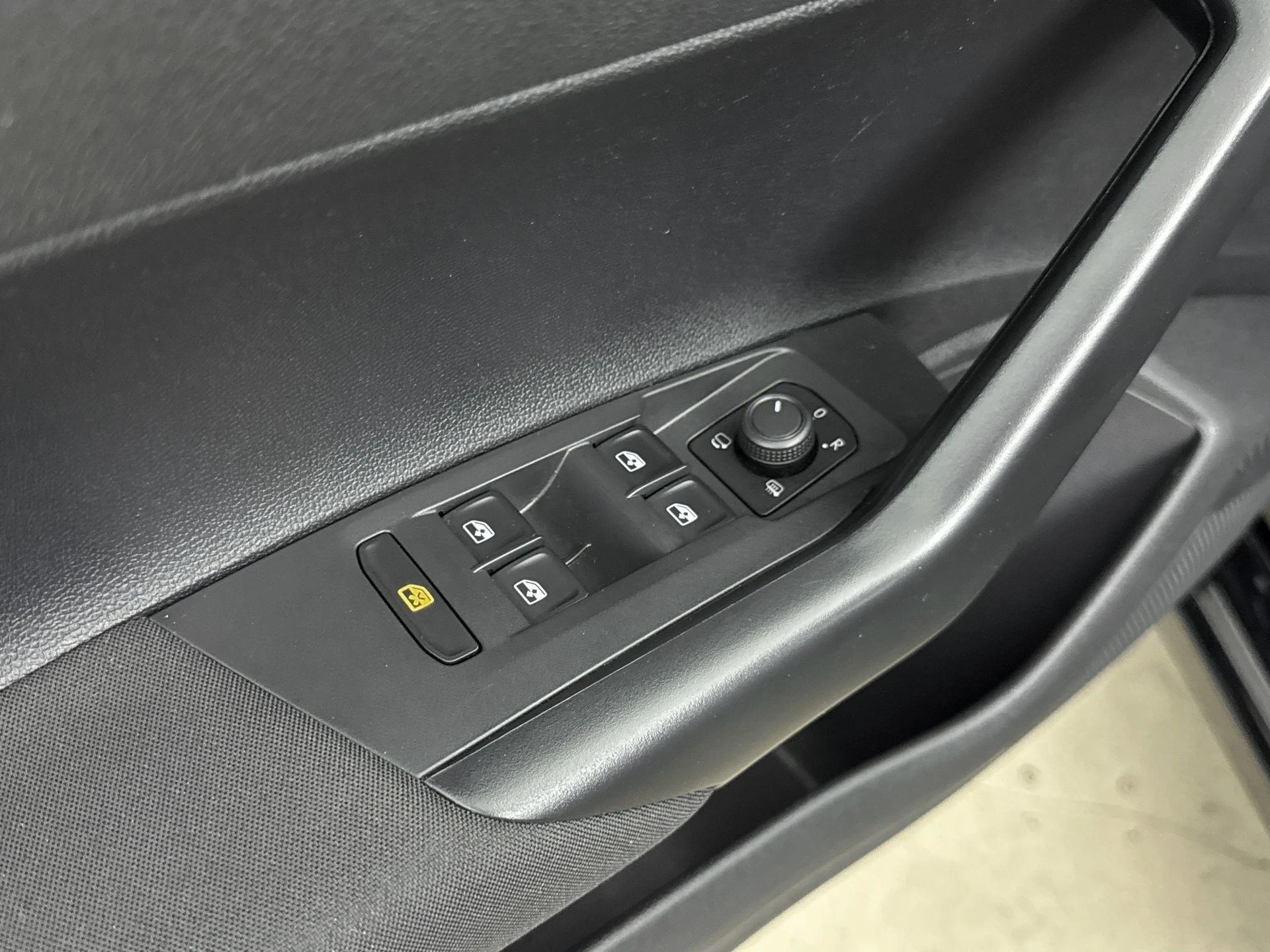 Volkswagen-Polo-image-13