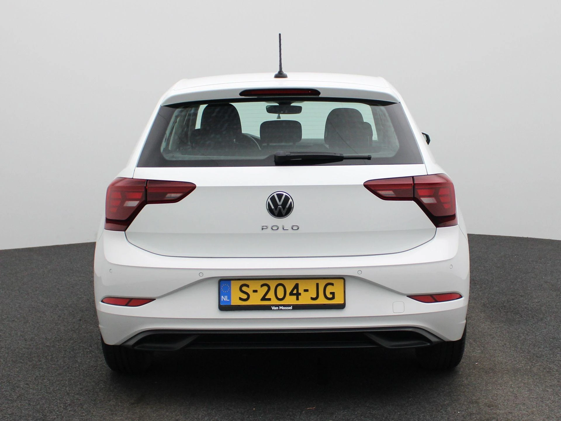 Volkswagen-Polo-image-4