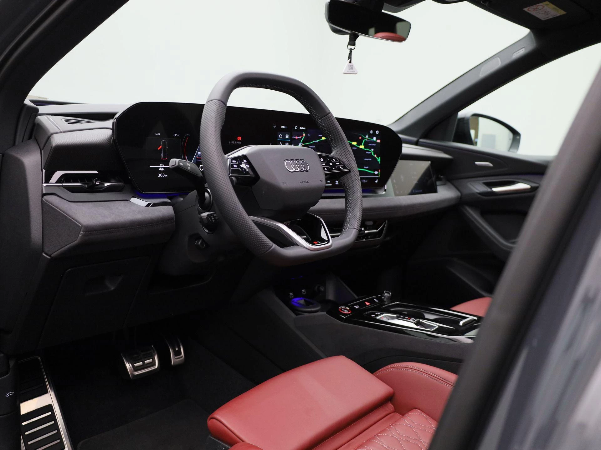 Audi-Q6 e-tron-image-42