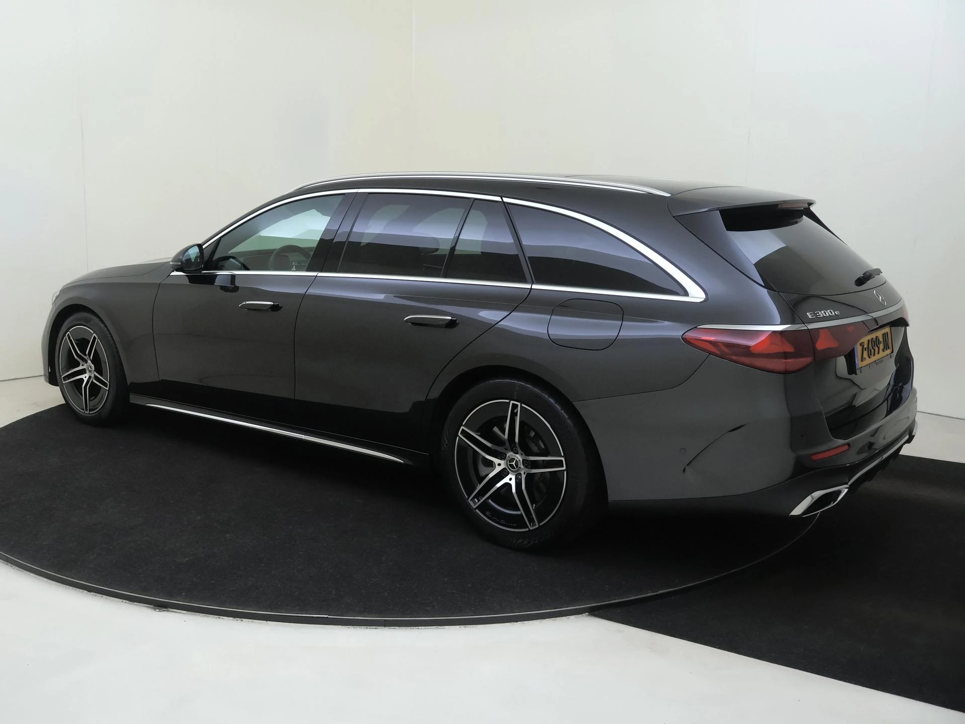 Mercedes-Benz-E-Klasse-image-2