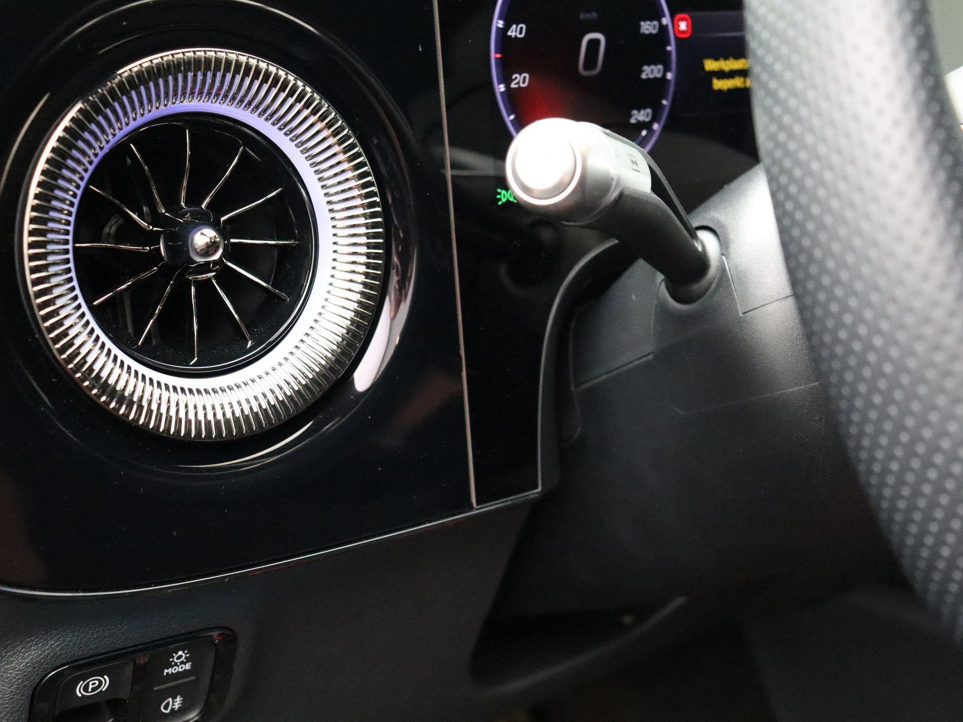 Mercedes-Benz-CLA-image-11