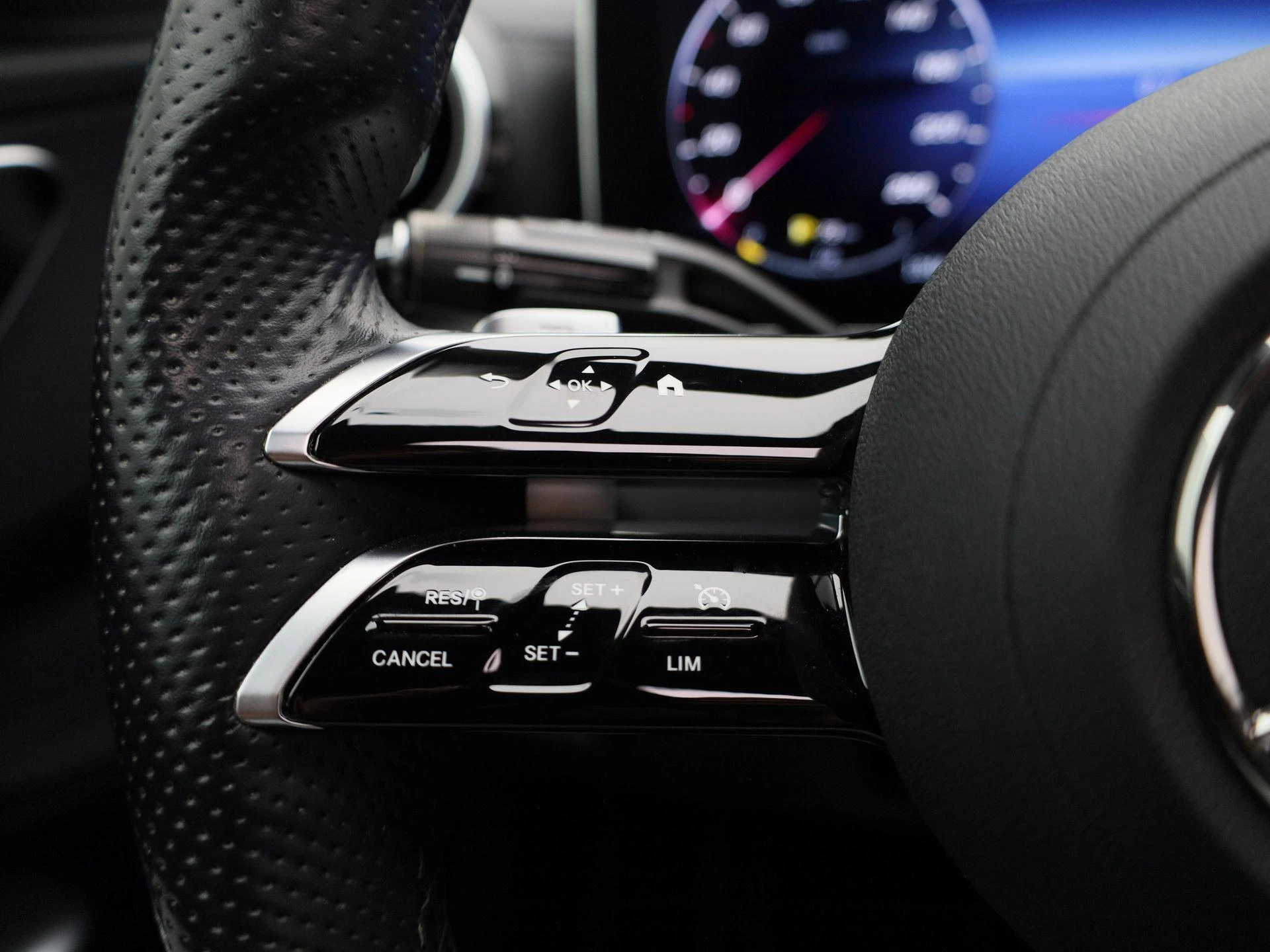 Mercedes-Benz-C-Klasse-image-20
