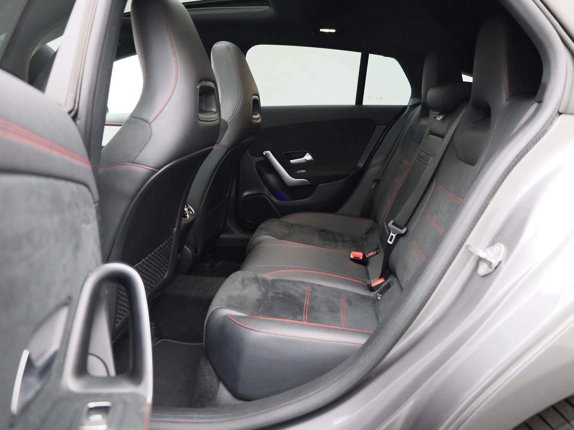 Mercedes-Benz-CLA-image-11