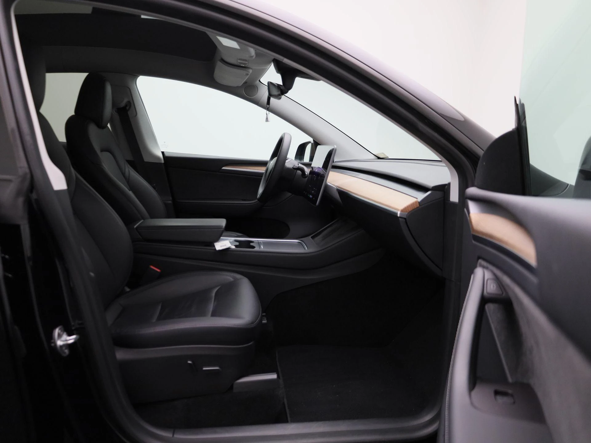 Tesla-Model Y-image-34