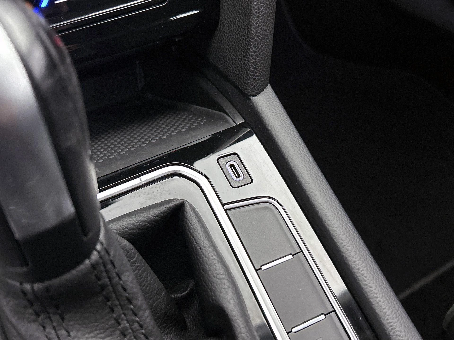 Volkswagen-Passat-image-35
