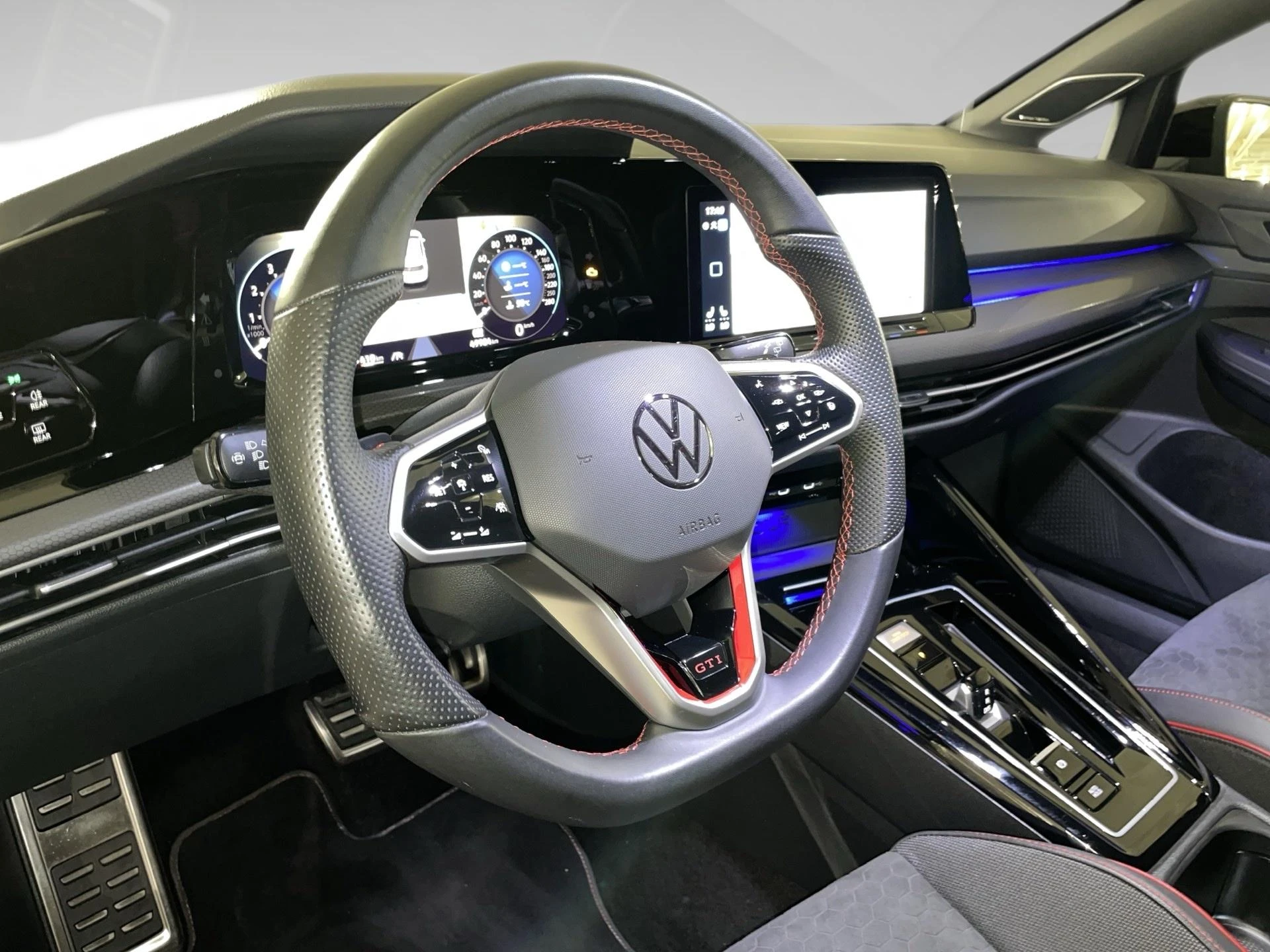 Volkswagen-Golf-image-7