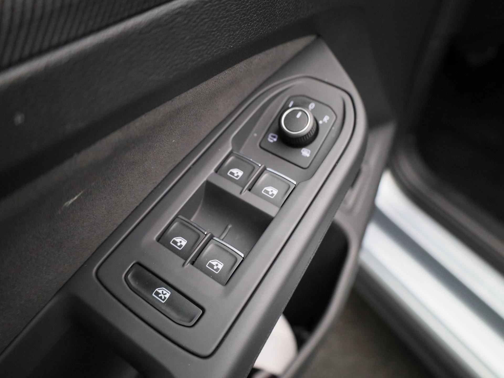 Volkswagen-Golf-image-37