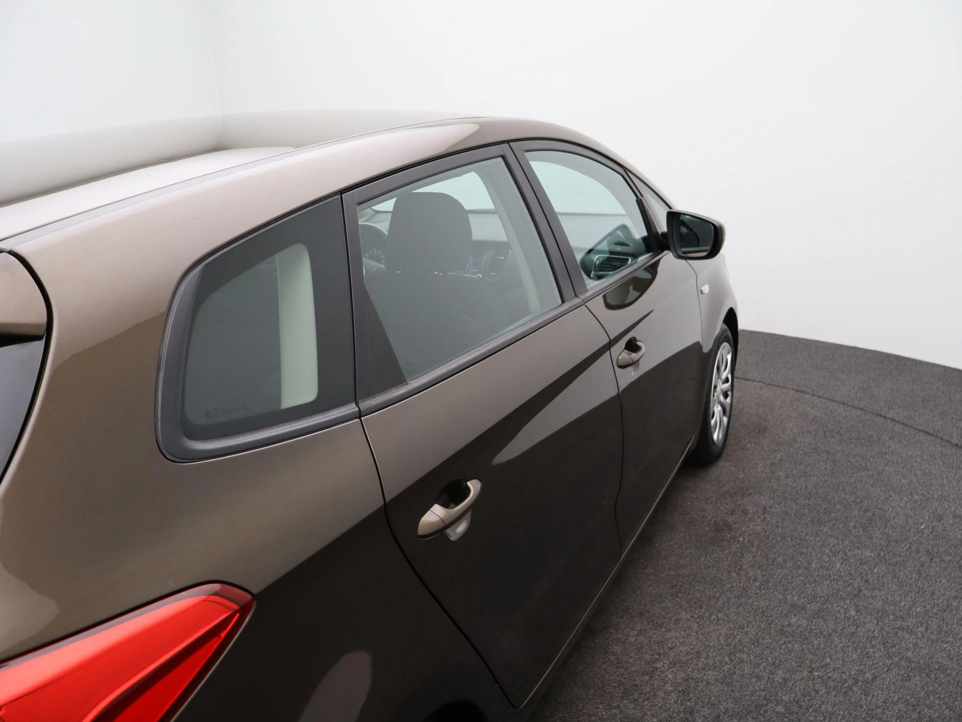 Kia Carens 1.6 GDi First Edition