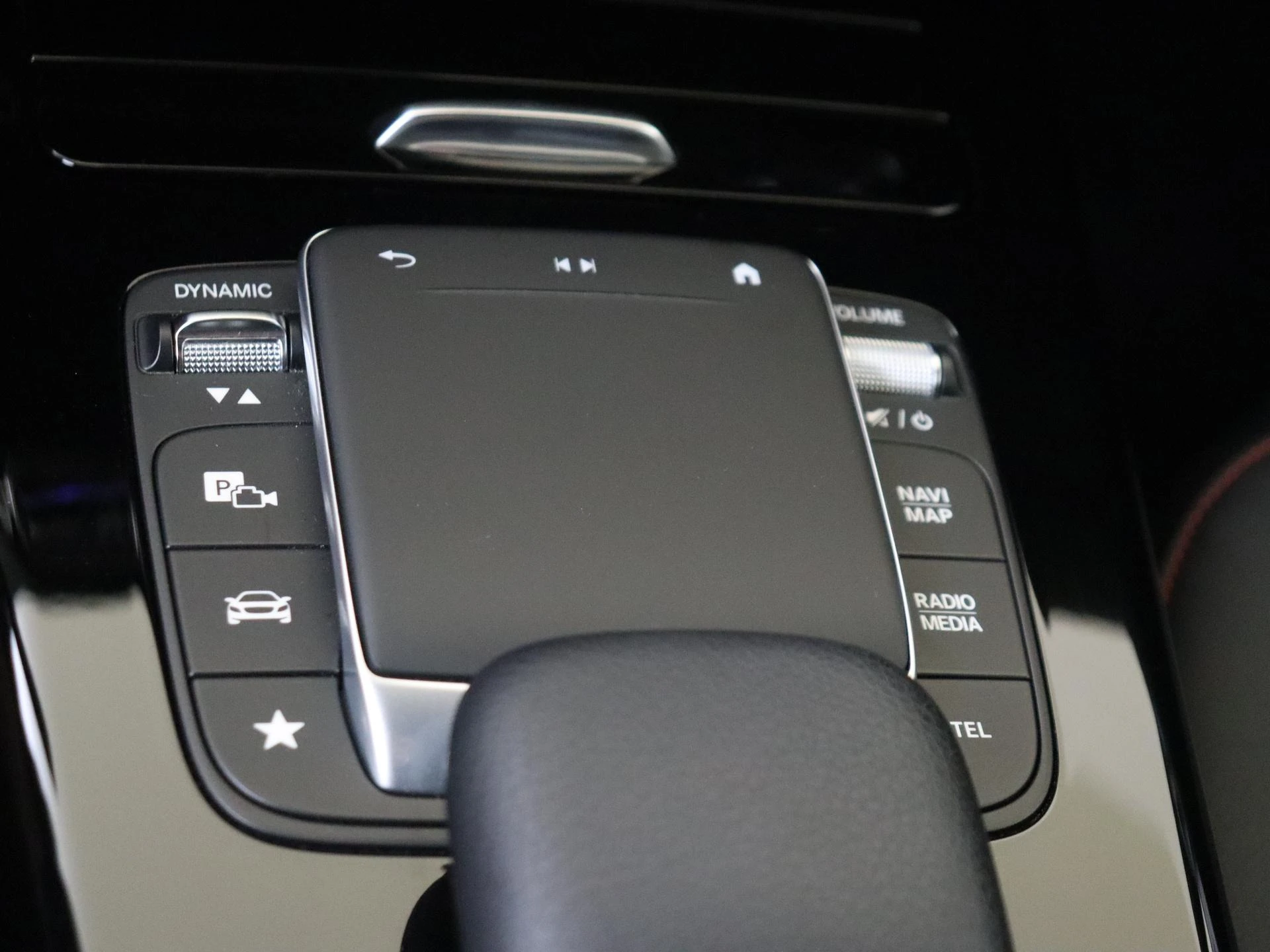 Mercedes-Benz-CLA-image-20