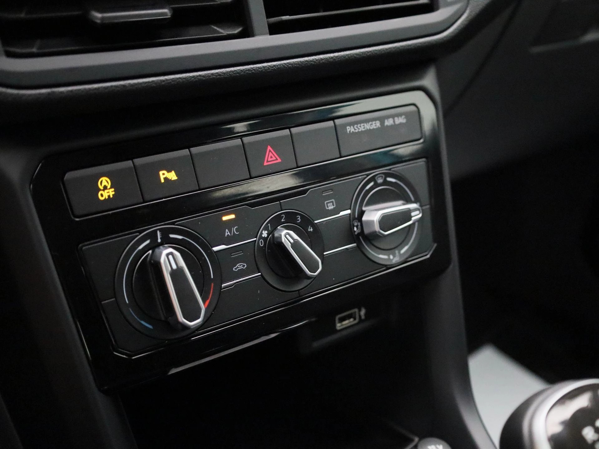 Volkswagen-T-Cross-image-18