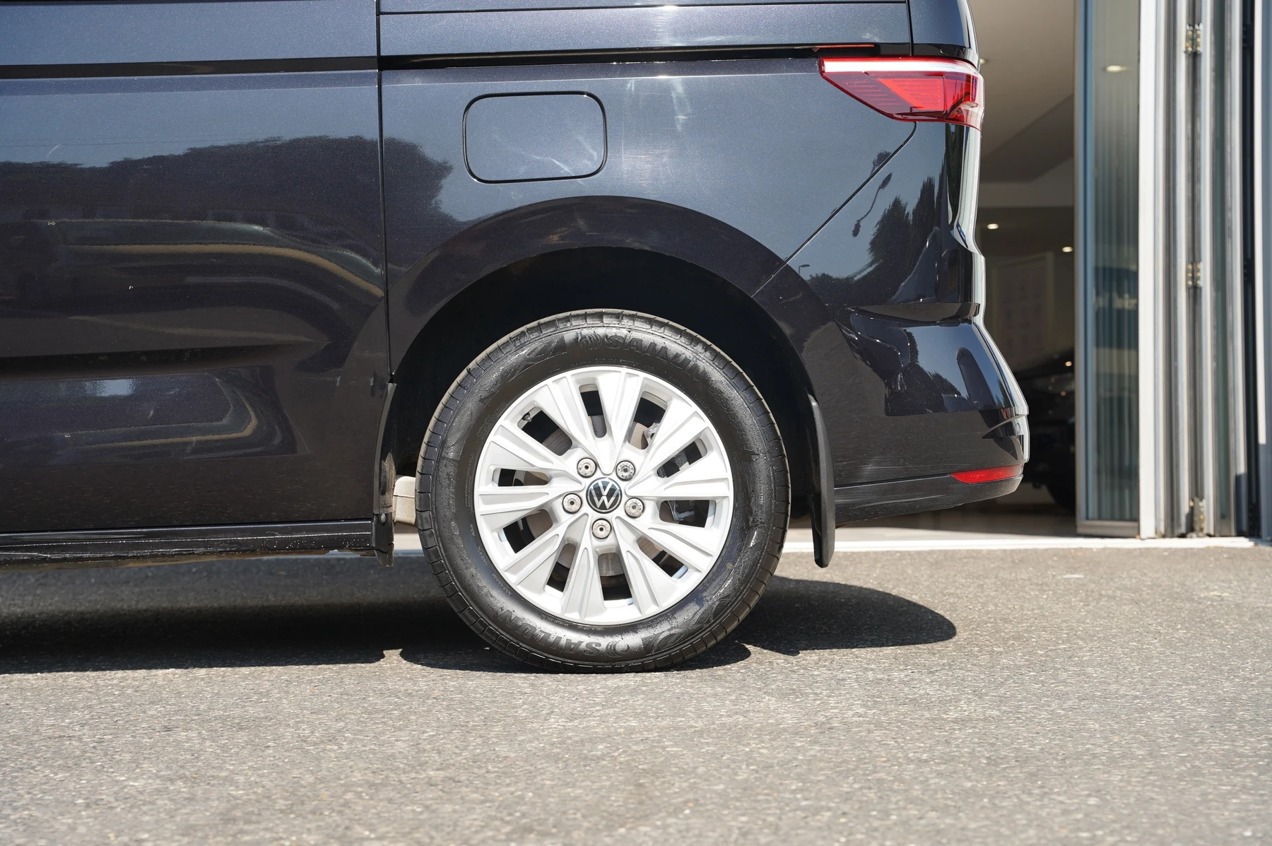 Volkswagen-Multivan-image-31
