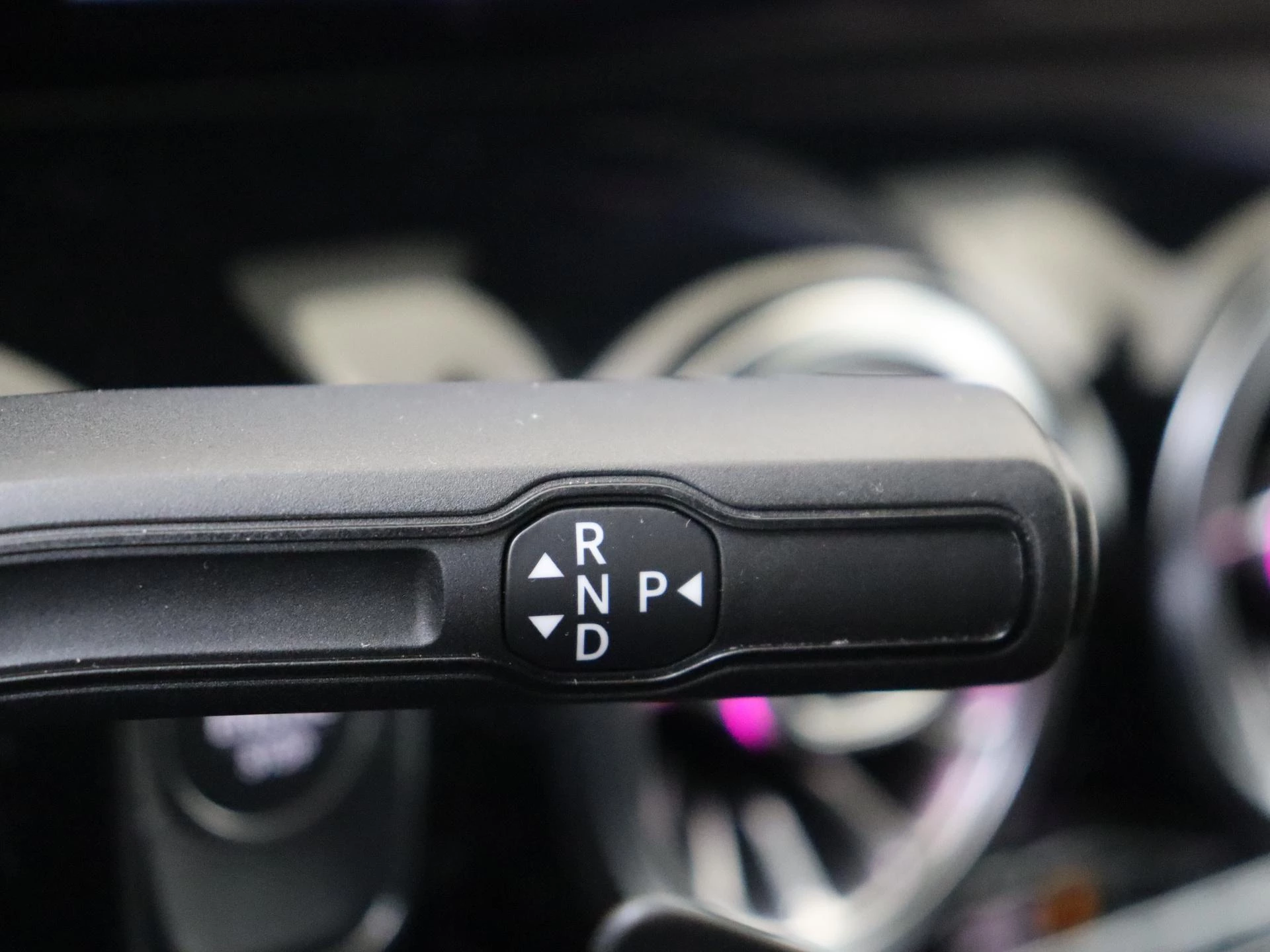 Mercedes-Benz-GLA-image-13