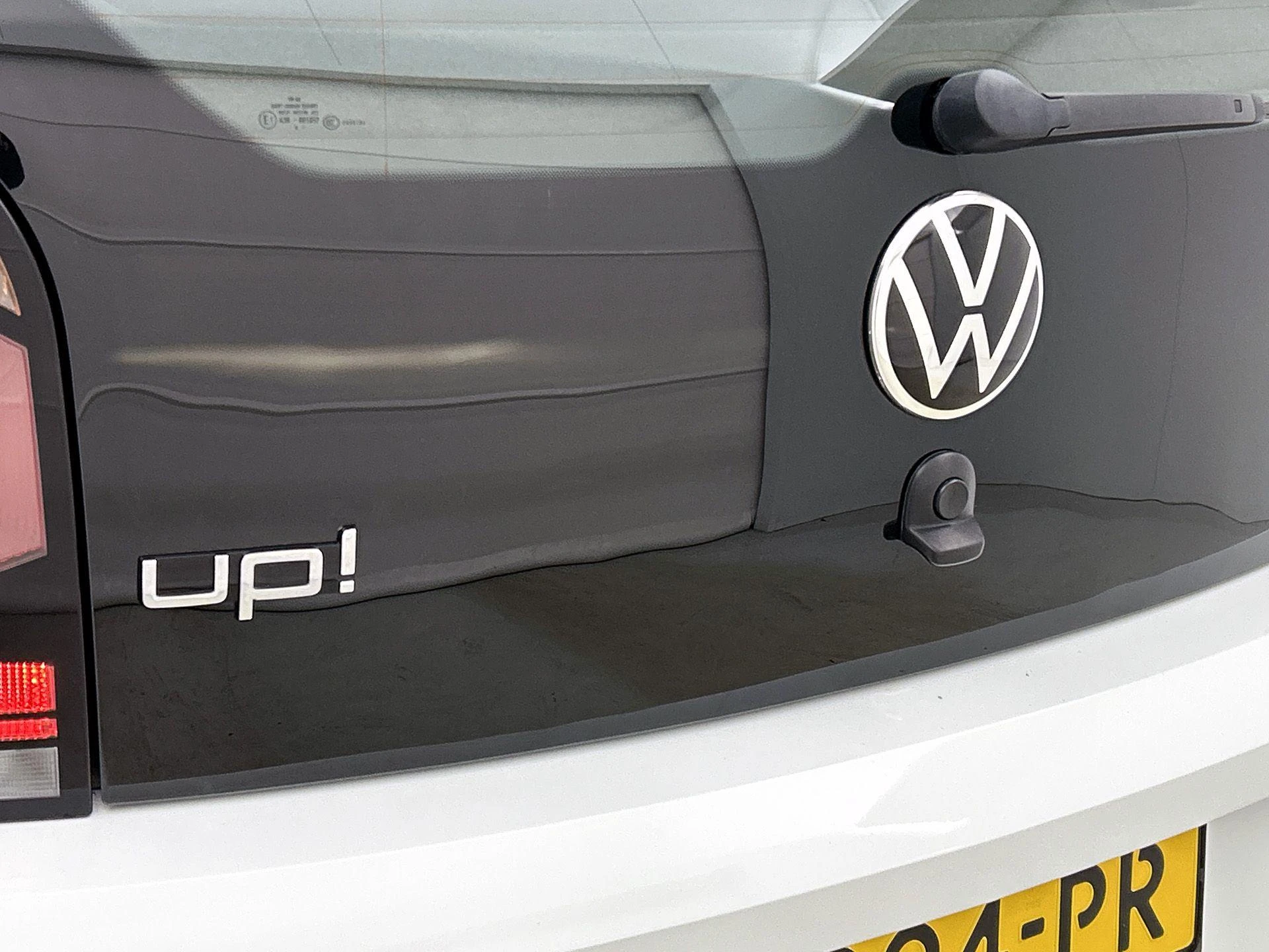 Volkswagen-up!-image-24