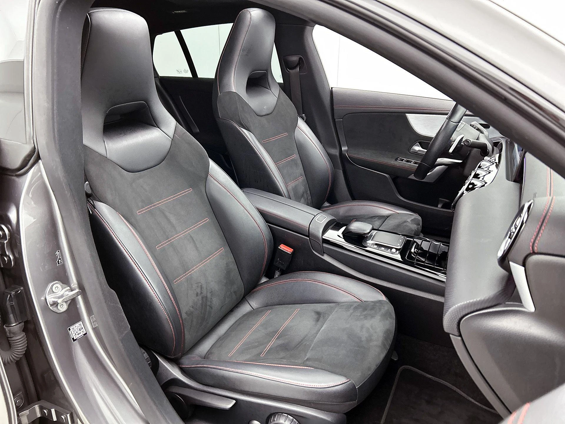 Mercedes-Benz-CLA-image-44