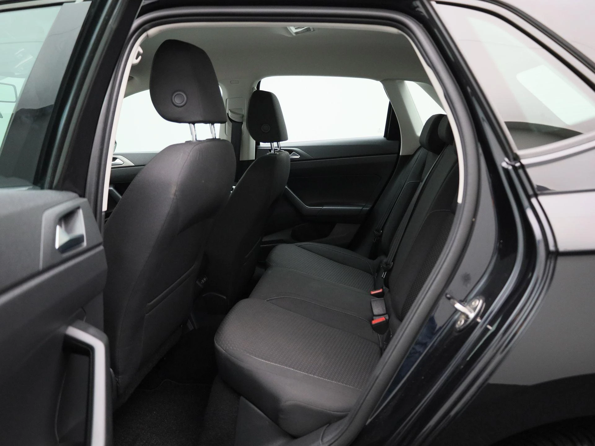 Volkswagen-Polo-image-9