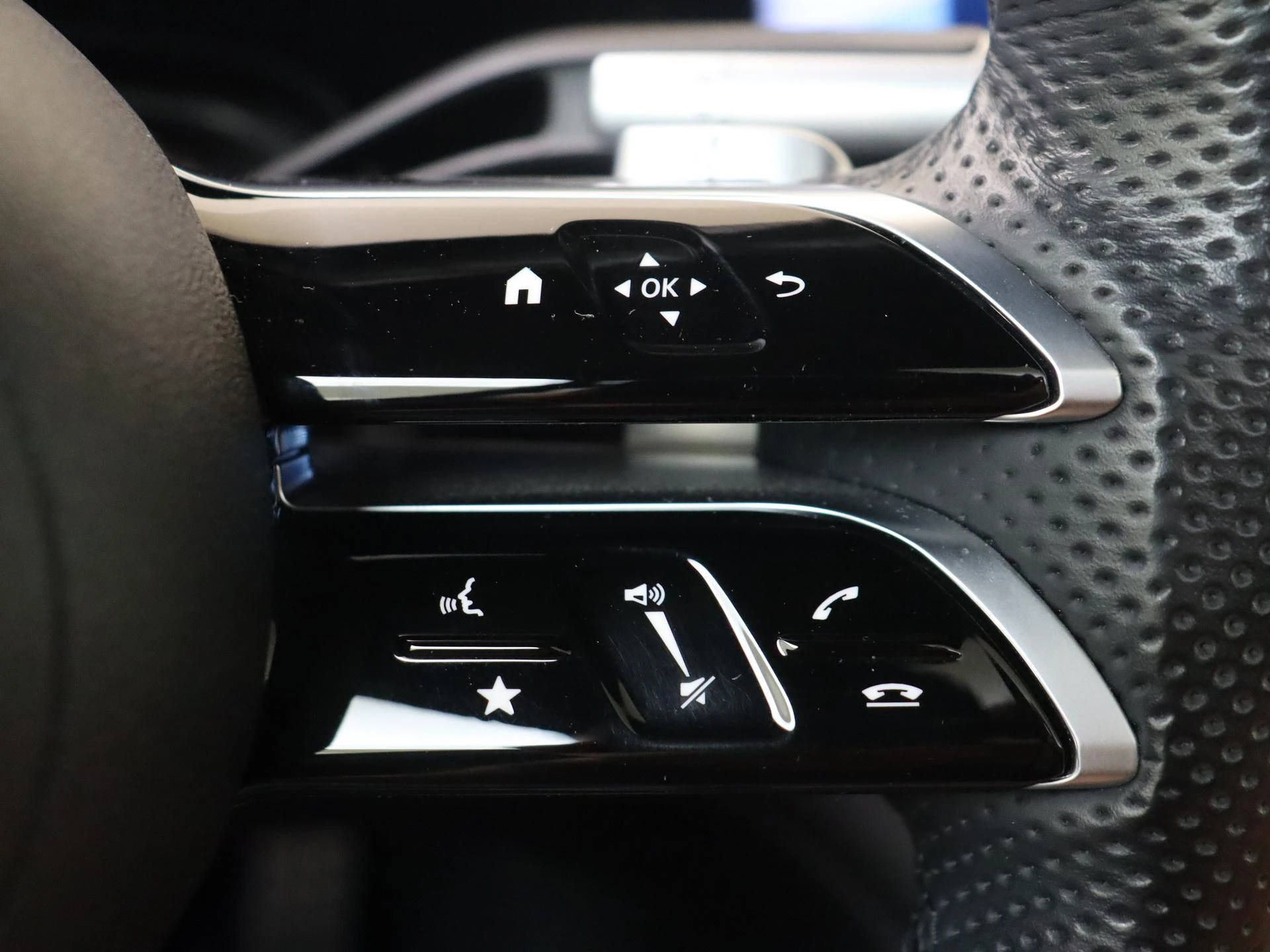 Mercedes-Benz-EQS-image-12