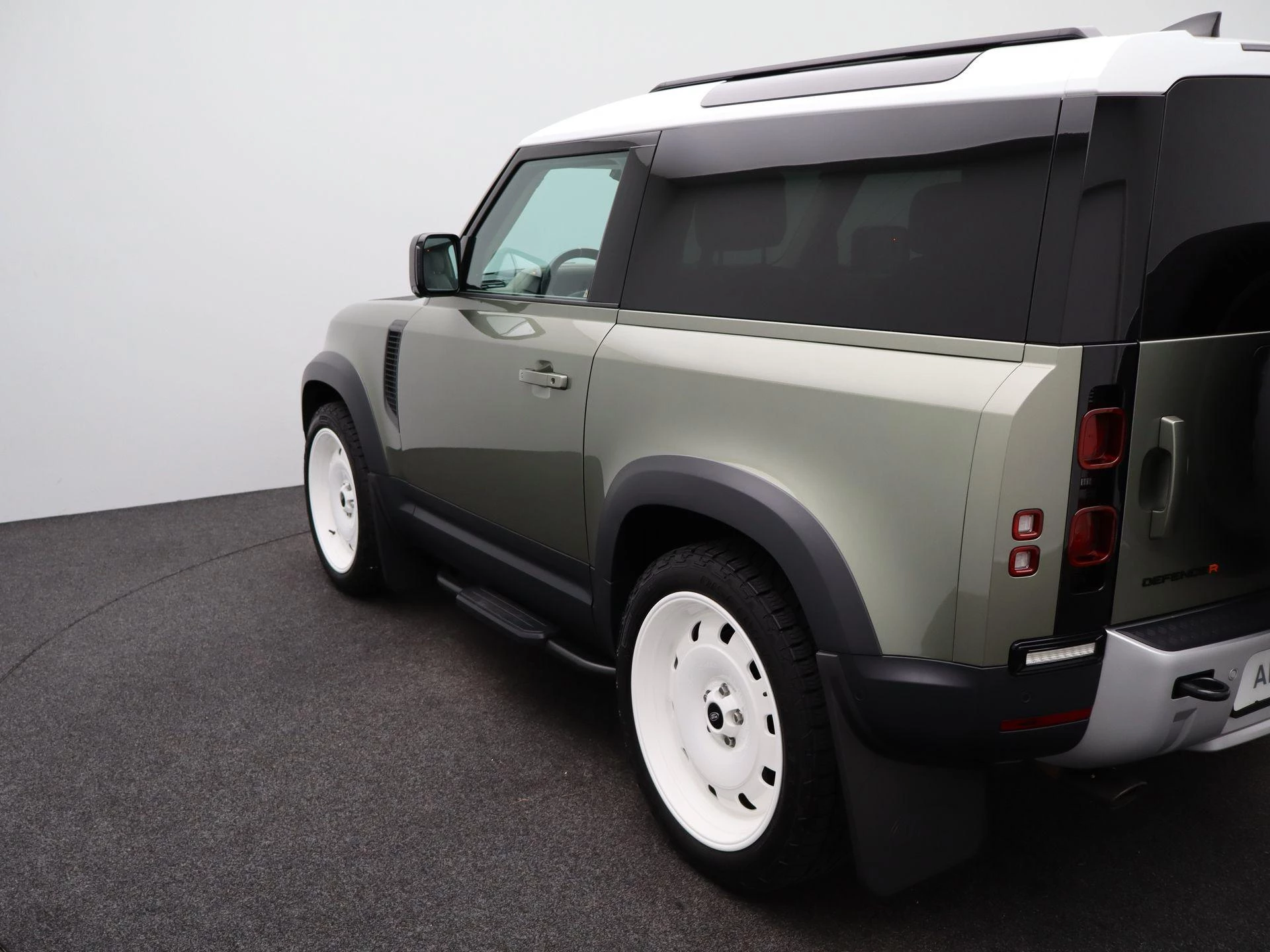 Land Rover-Defender-image-43