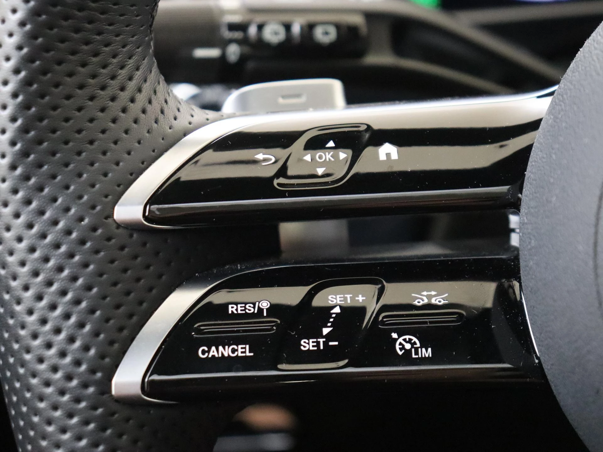 Mercedes-Benz-E-Klasse-image-12