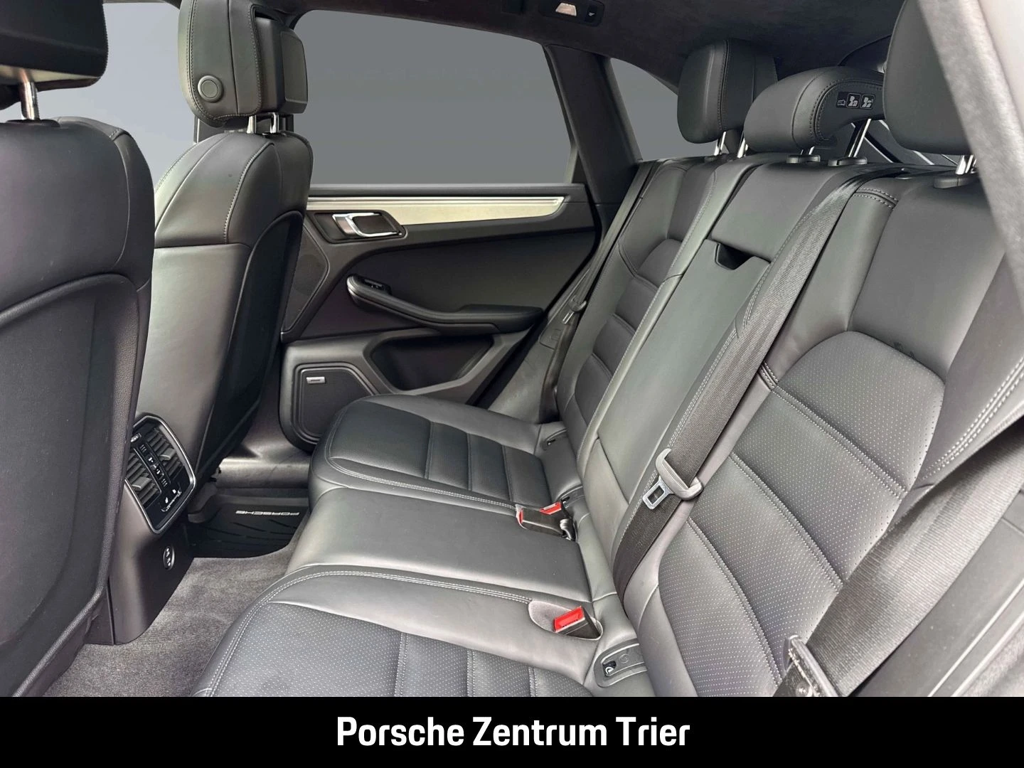 Porsche-Macan-image-16