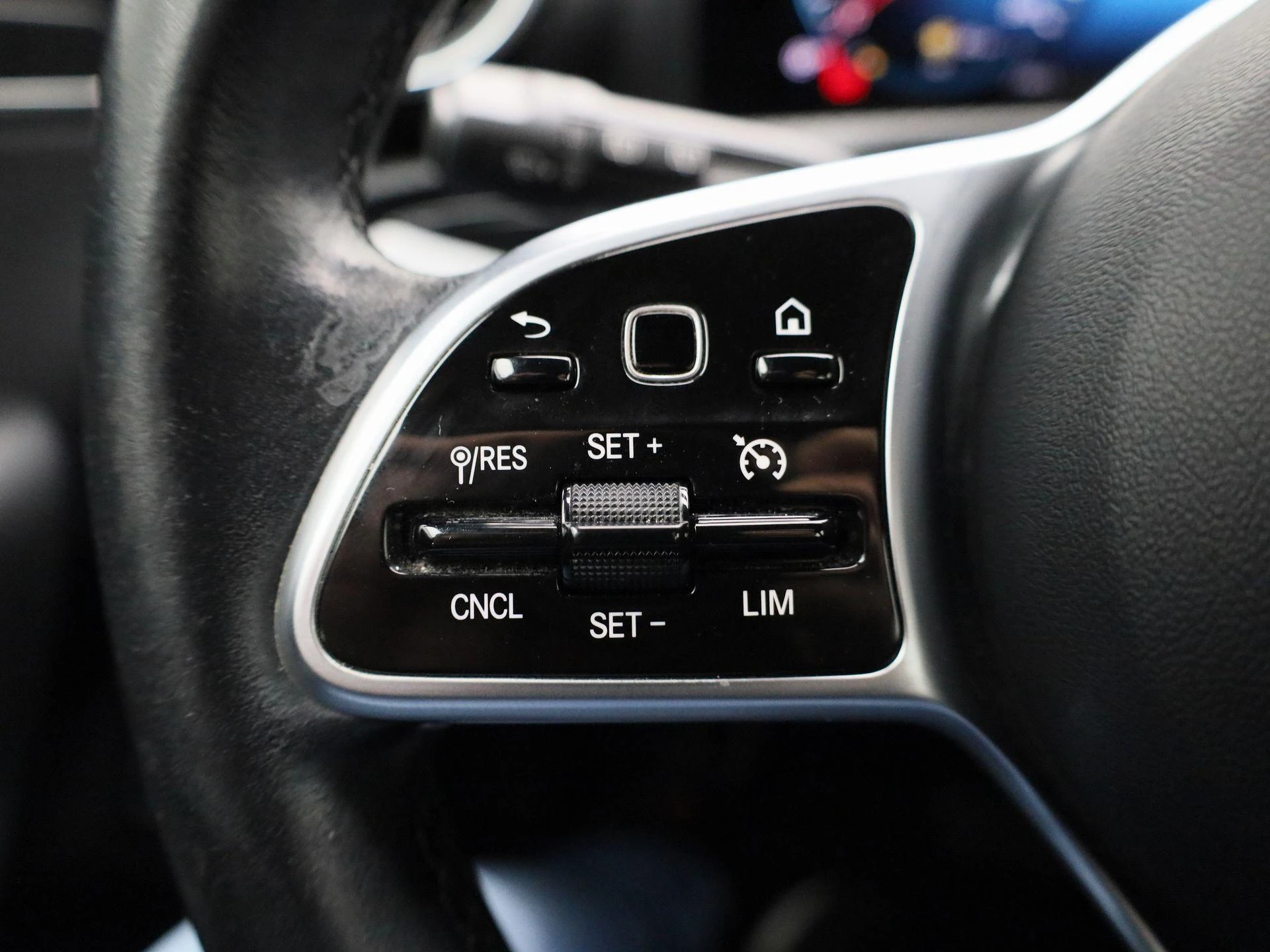 Mercedes-Benz-CLA-image-17
