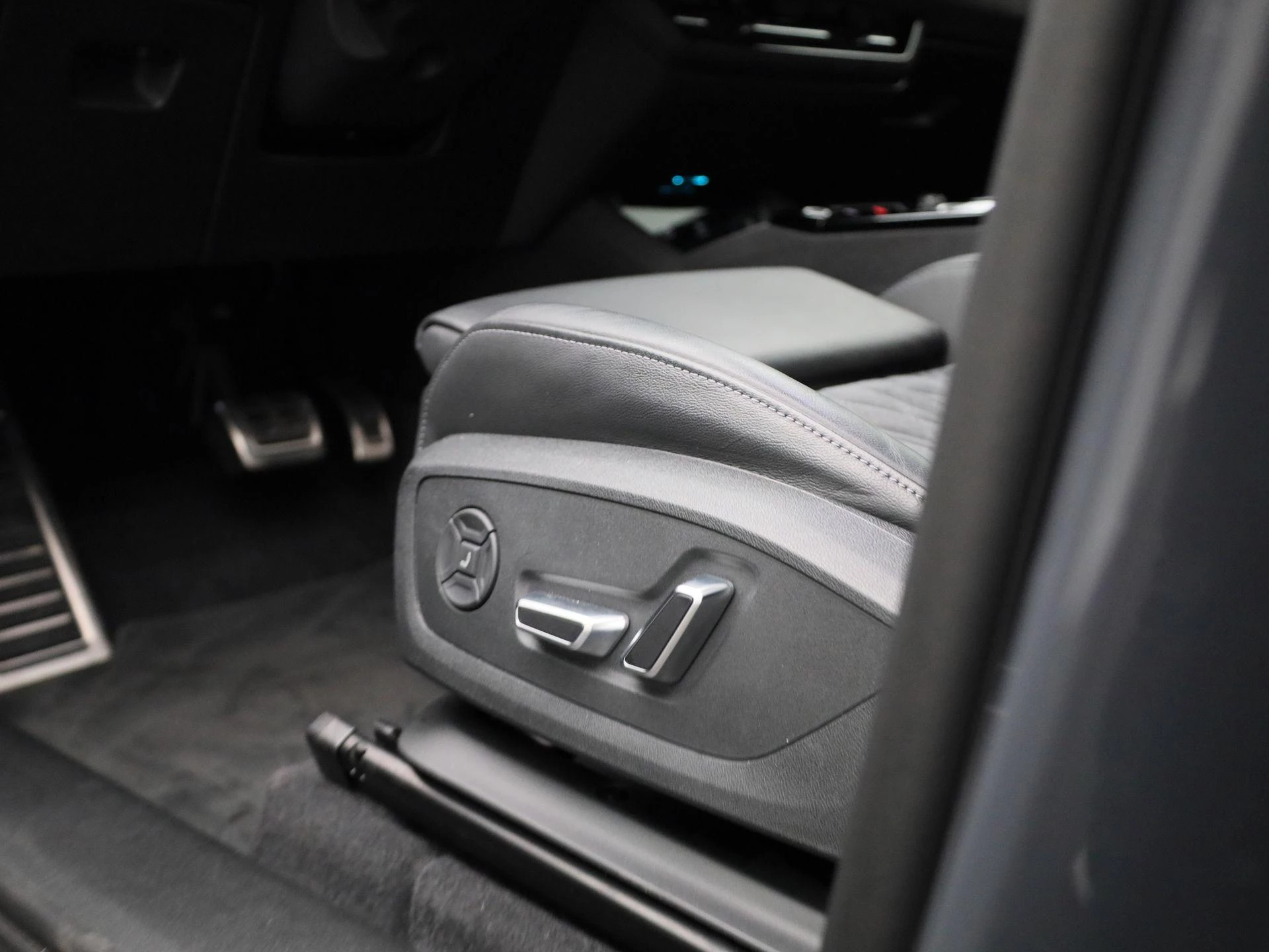 Audi-Q6 e-tron-image-39