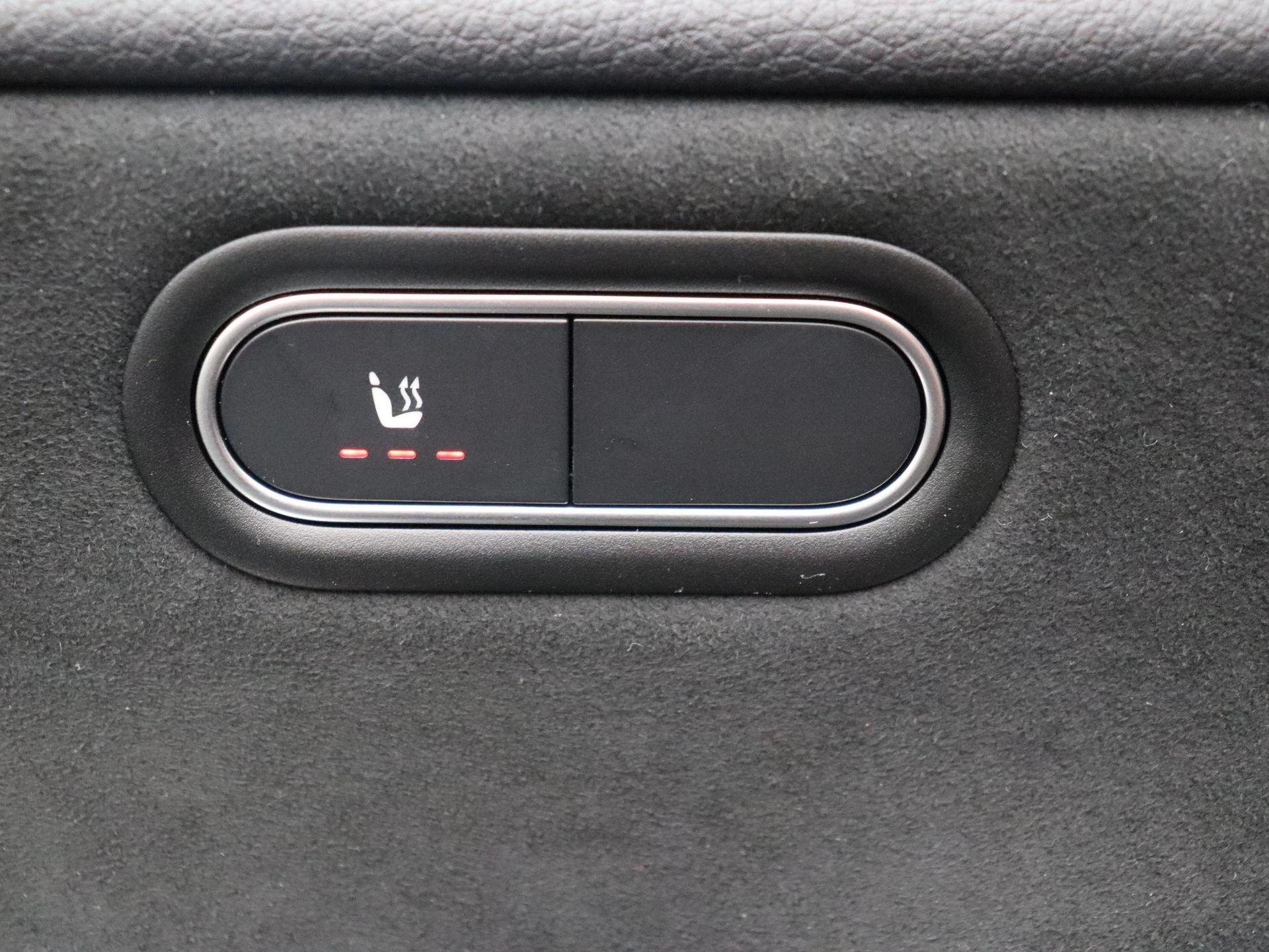Mercedes-Benz-CLA-image-8