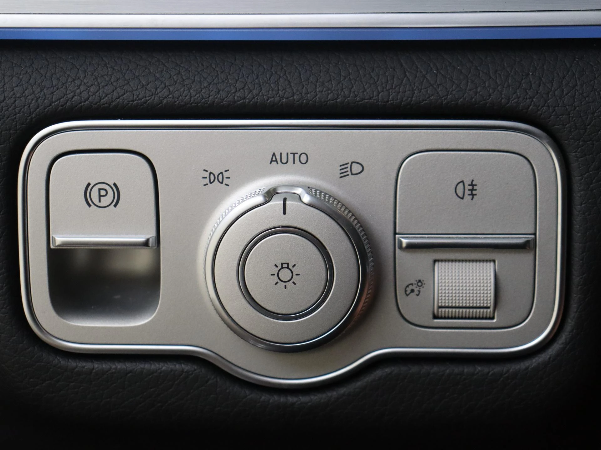 Mercedes-Benz-GLE-image-24