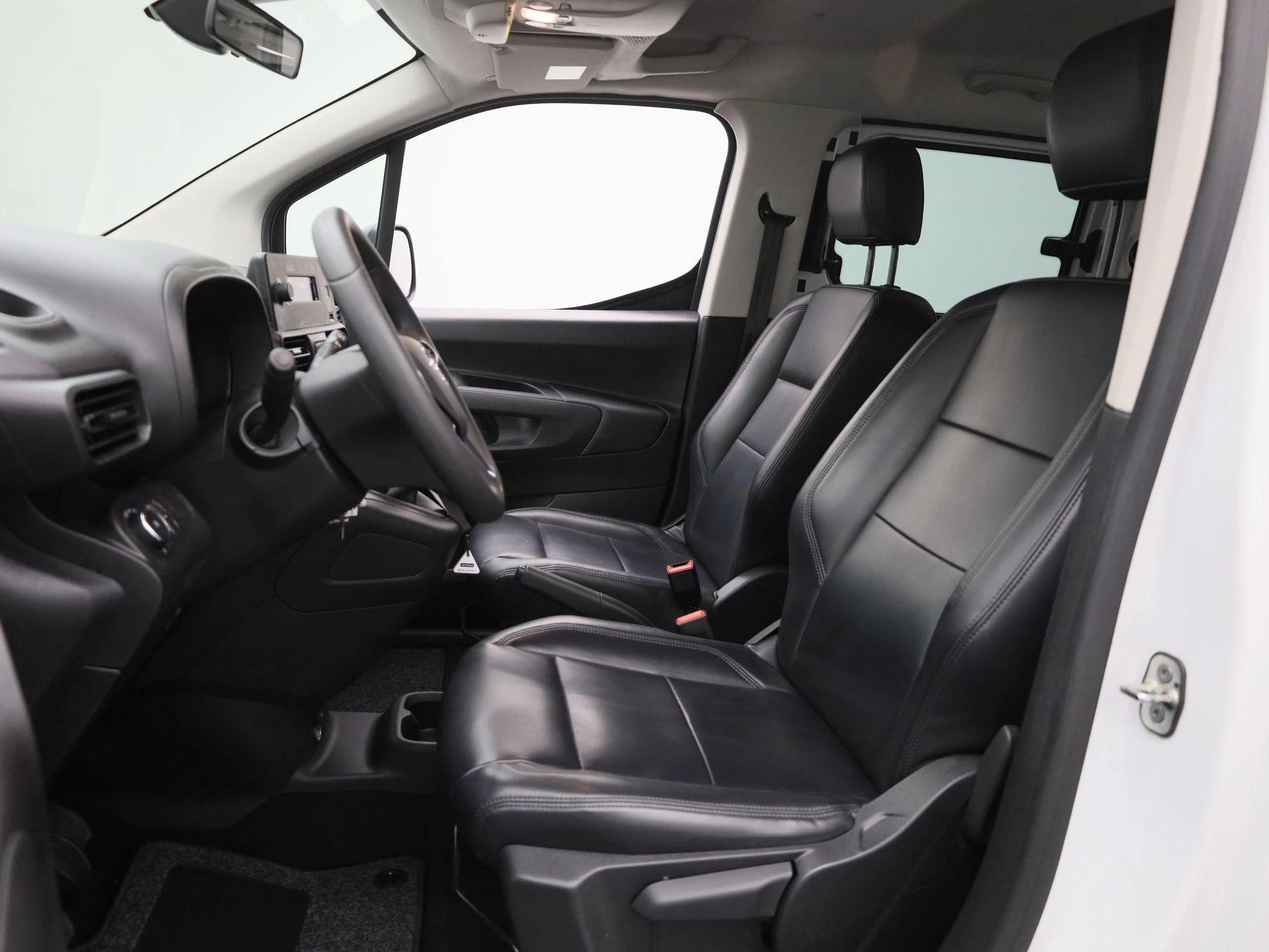 Opel-Combo Life-image-10