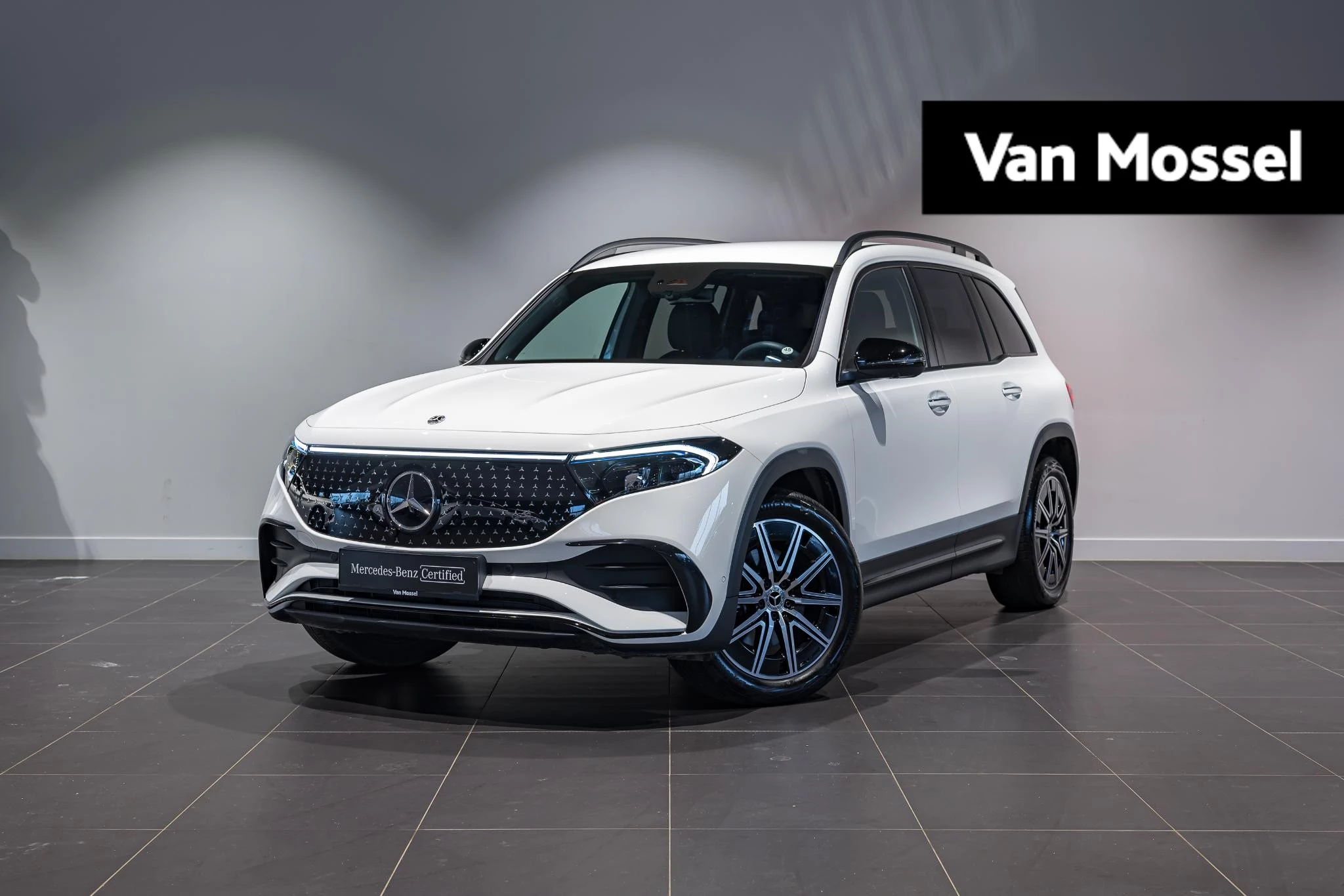 Mercedes-Benz-EQB-image-0