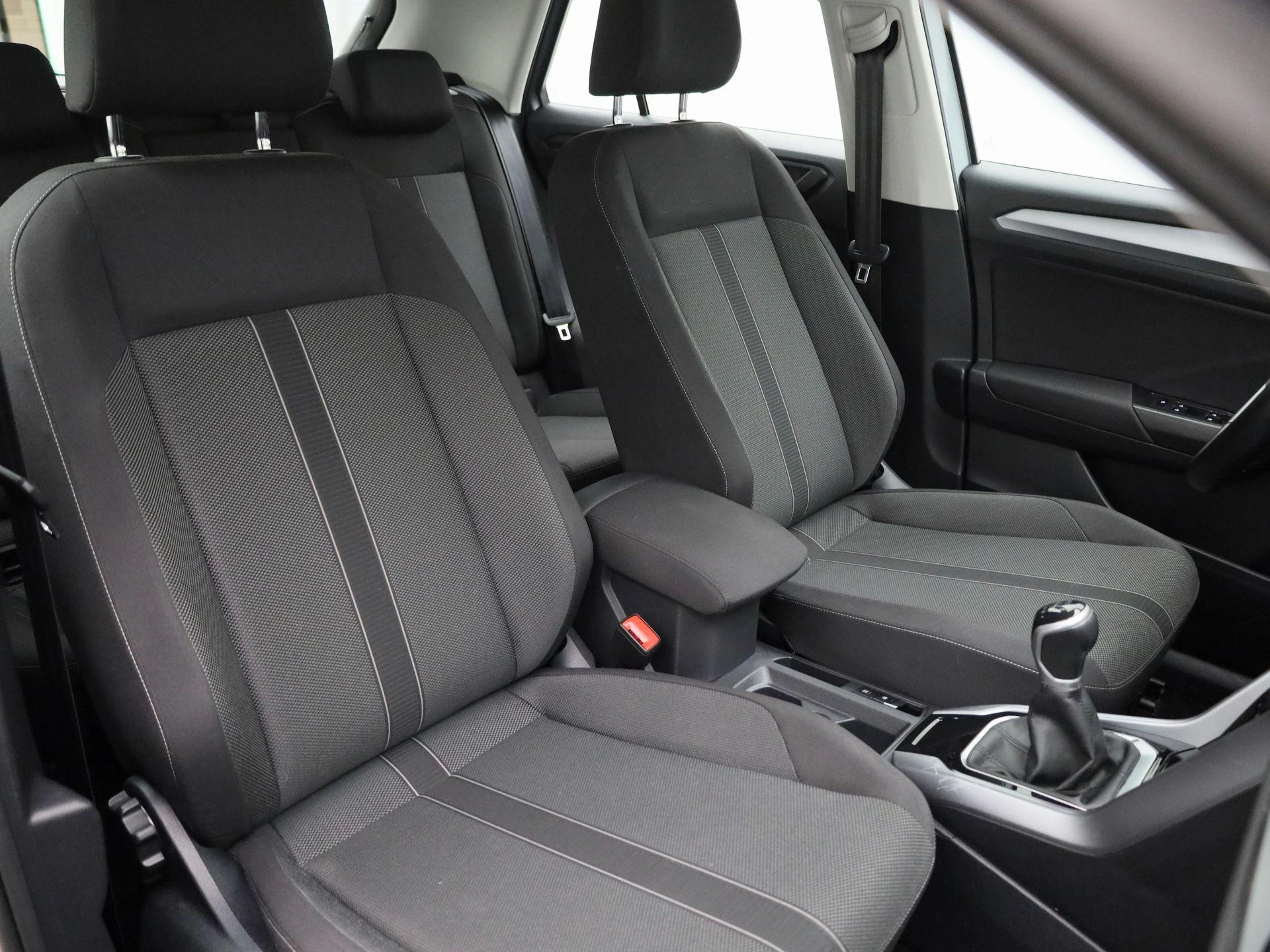 Volkswagen-T-Roc-image-35