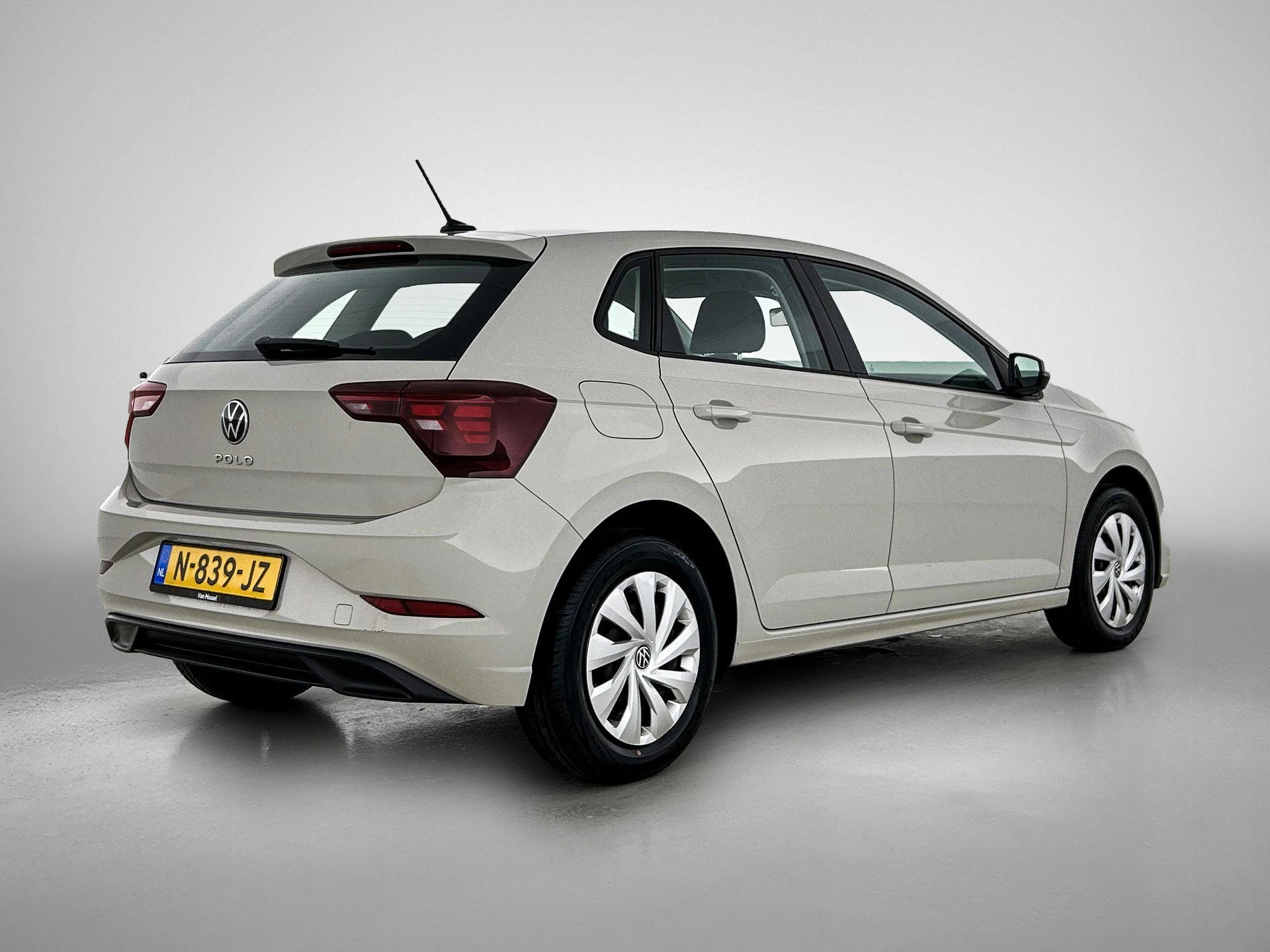Volkswagen-Polo-image-4