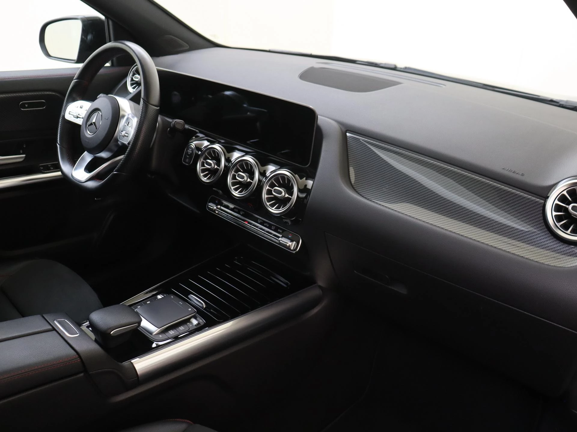 Mercedes-Benz-GLA-image-4